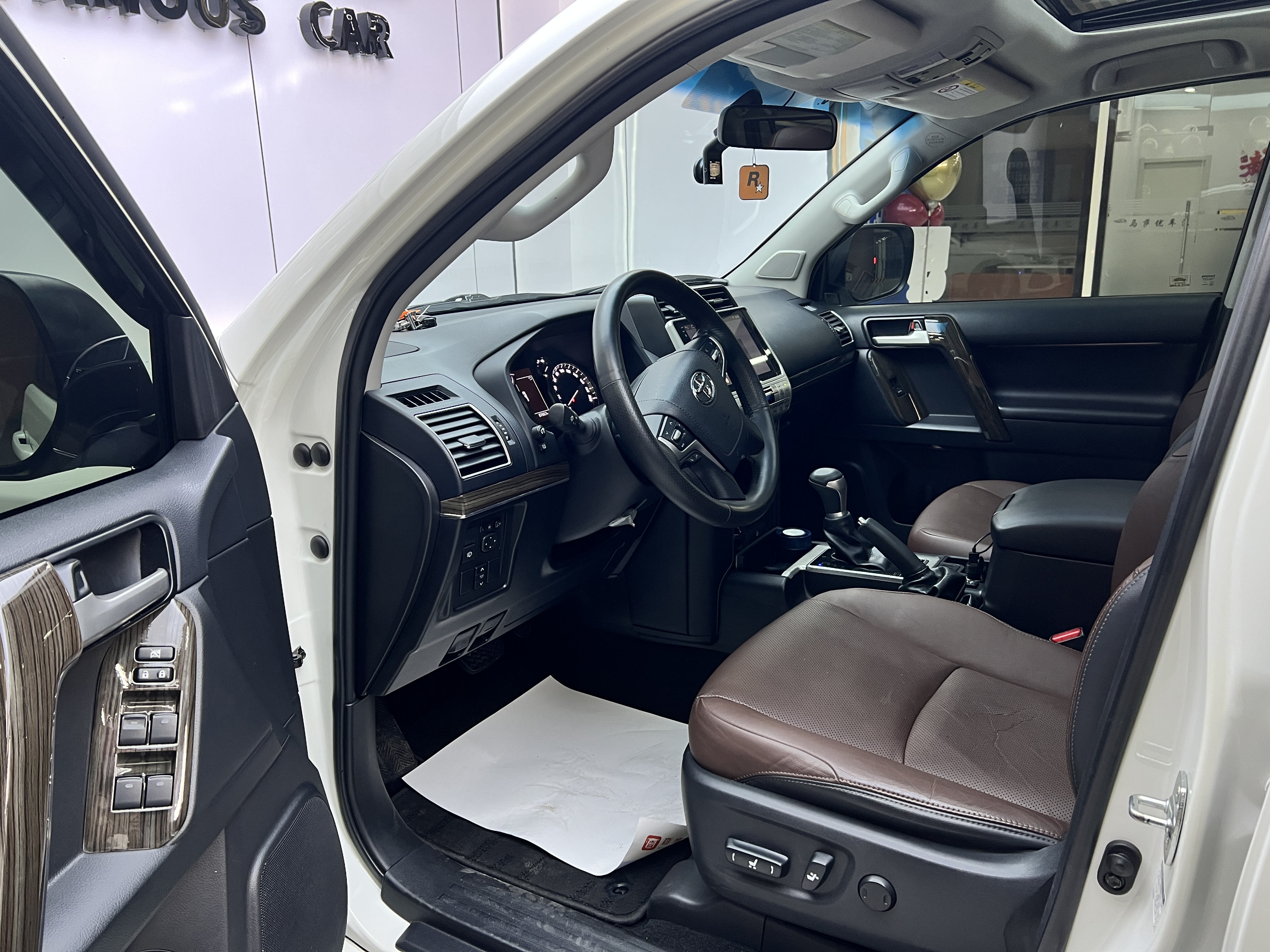 Toyota Land Cruiser Prado 2019 immagine di auto #4