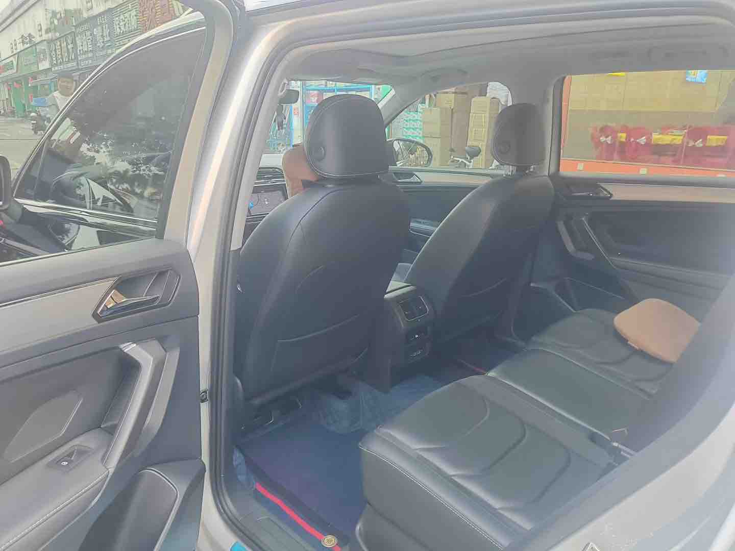 Volkswagen Tiguan L 2019 immagine di auto #4