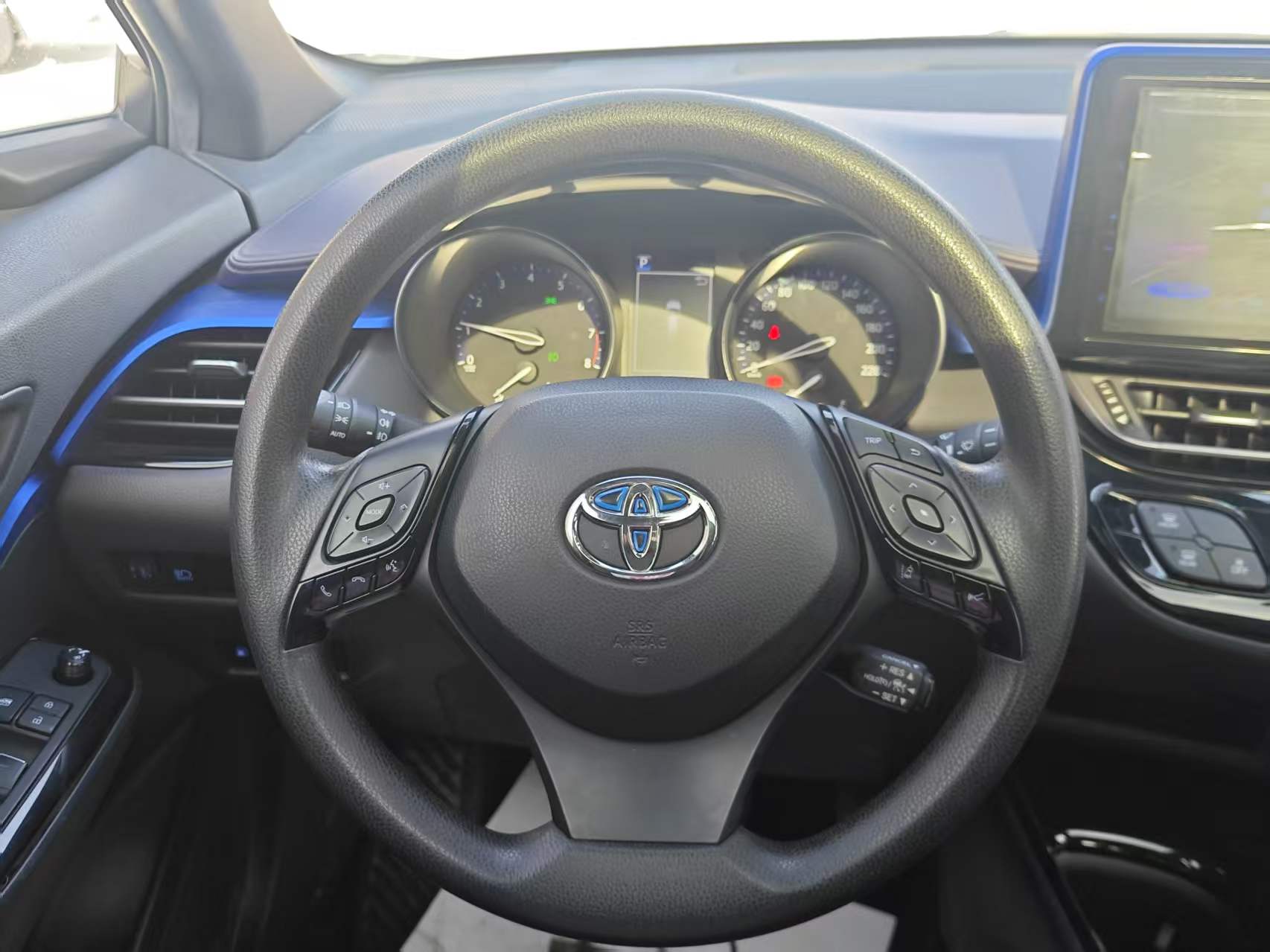 Toyota C-HR 2019 صورة سيارة #4