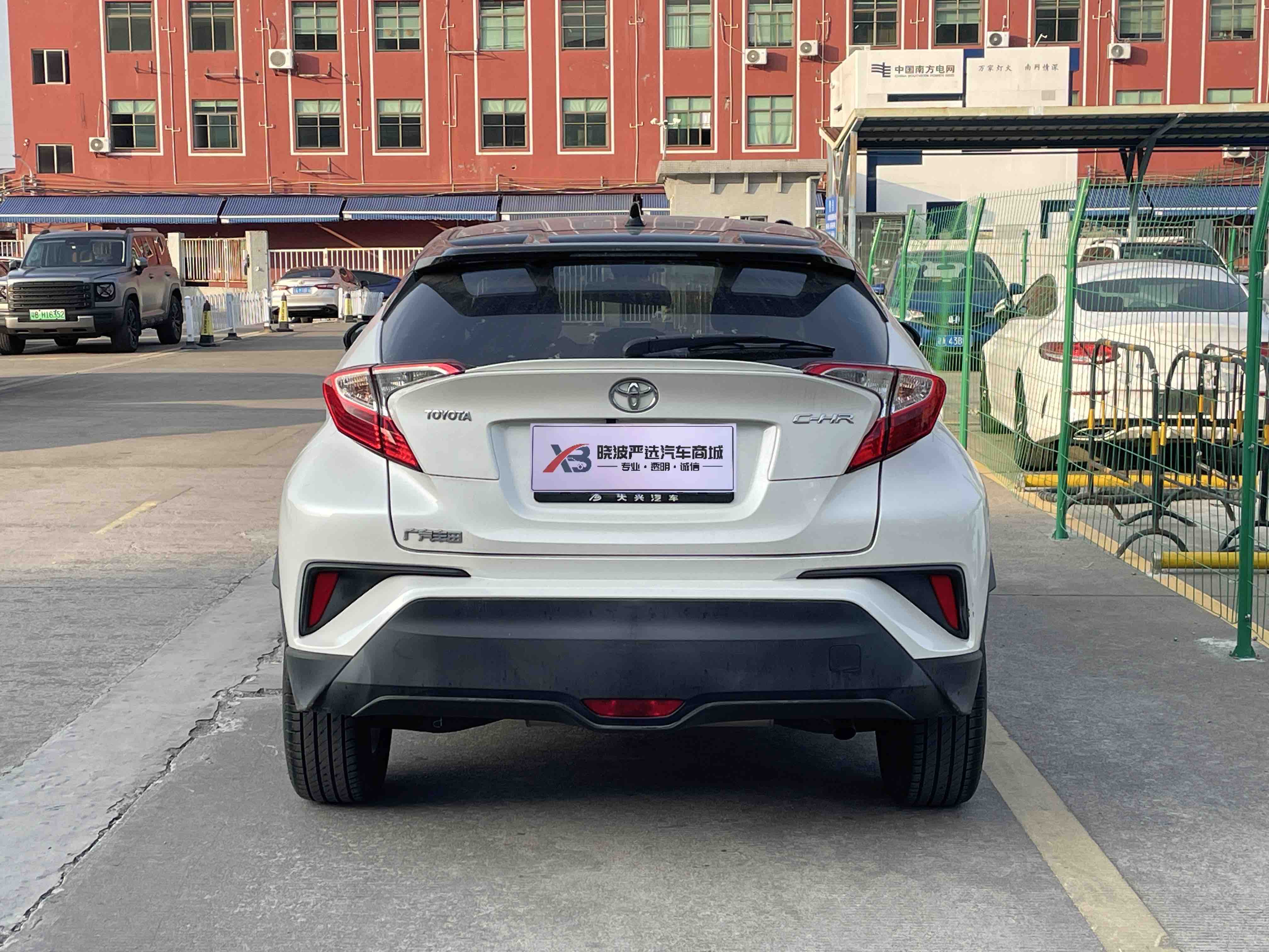 Toyota C-HR 2019 car image #4