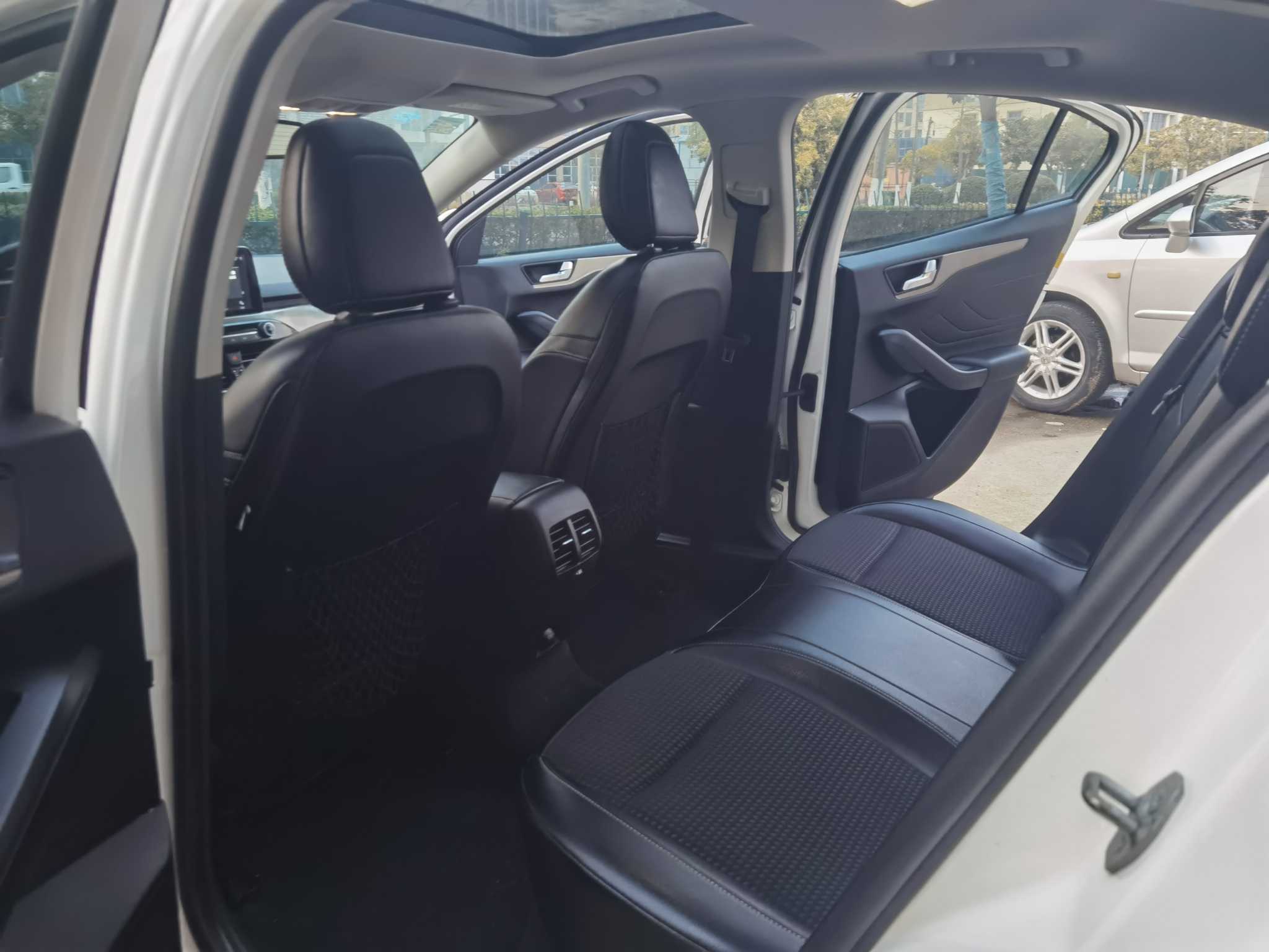 Ford Focus 2019 car image #4