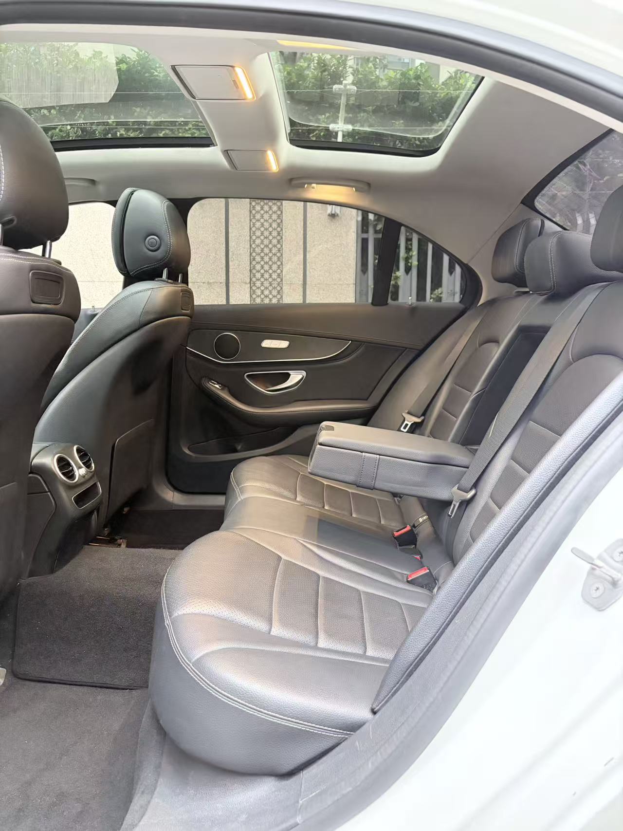 Mercedes-Benz C Class 2018 car image #4