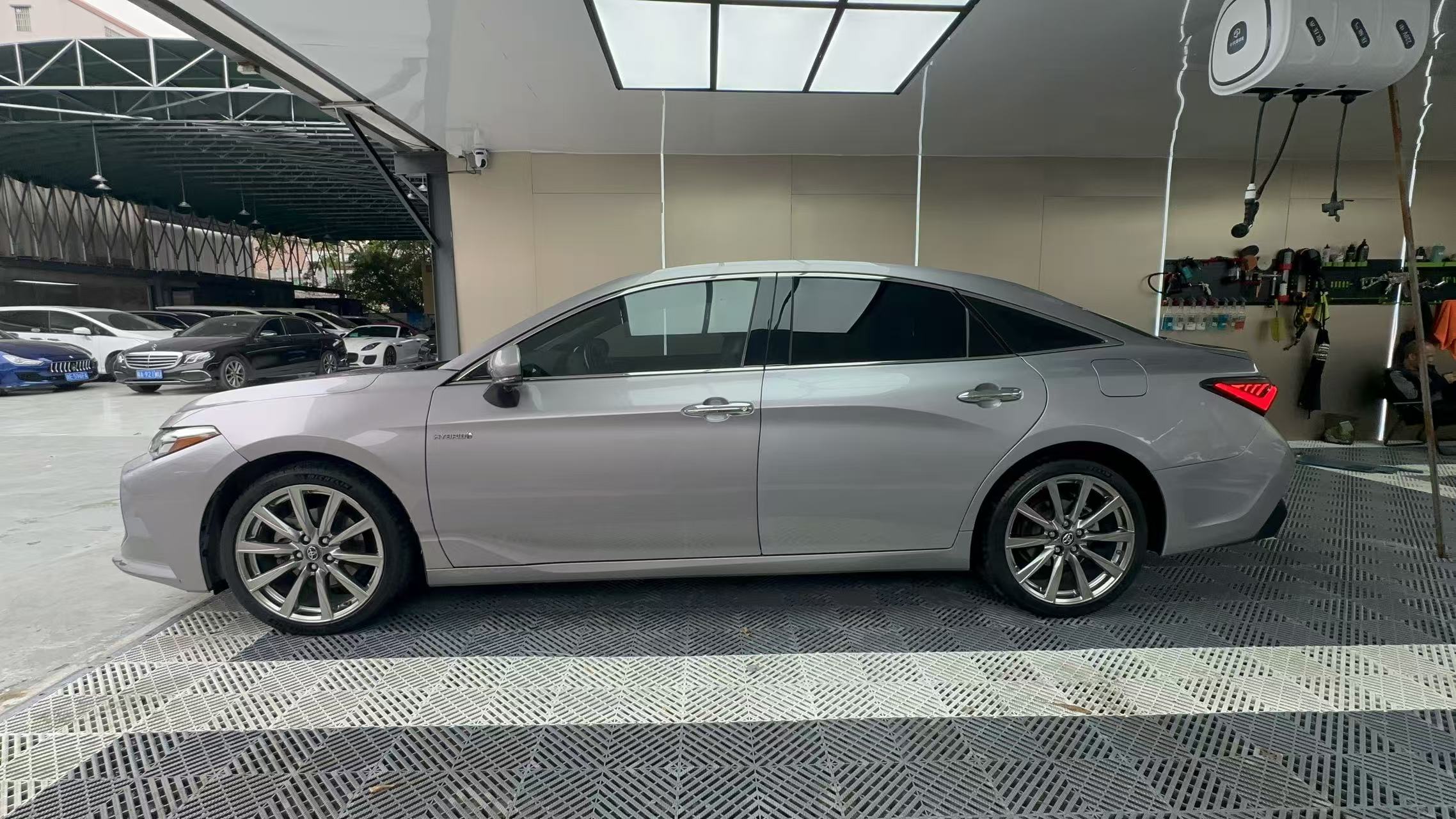 Toyota Avalon 2020 car image #4