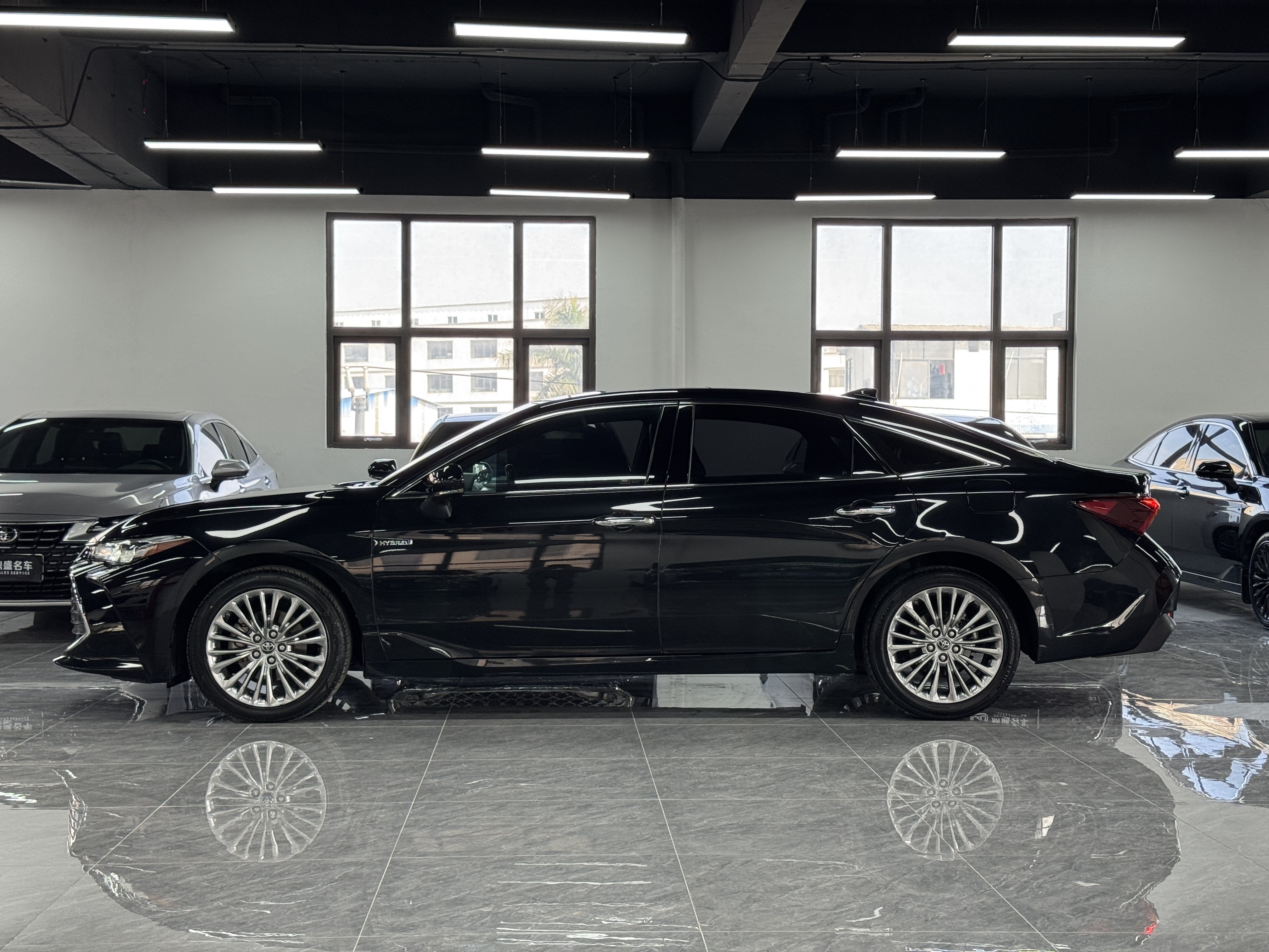 Toyota Avalon 2019 car image #4