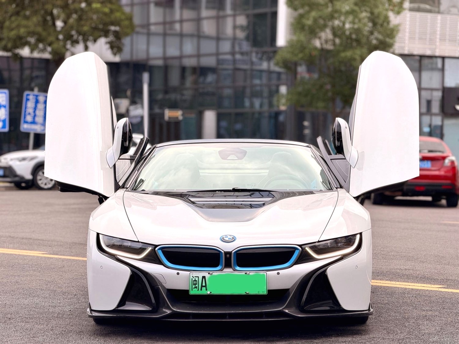 BMW i8 2020 car image #4