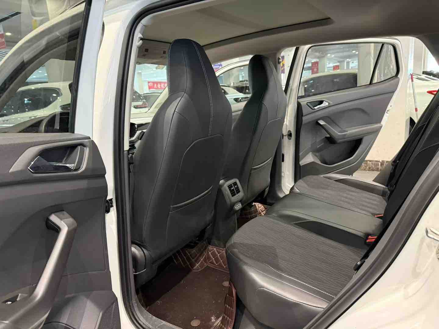 Volkswagen 2020 car image #4