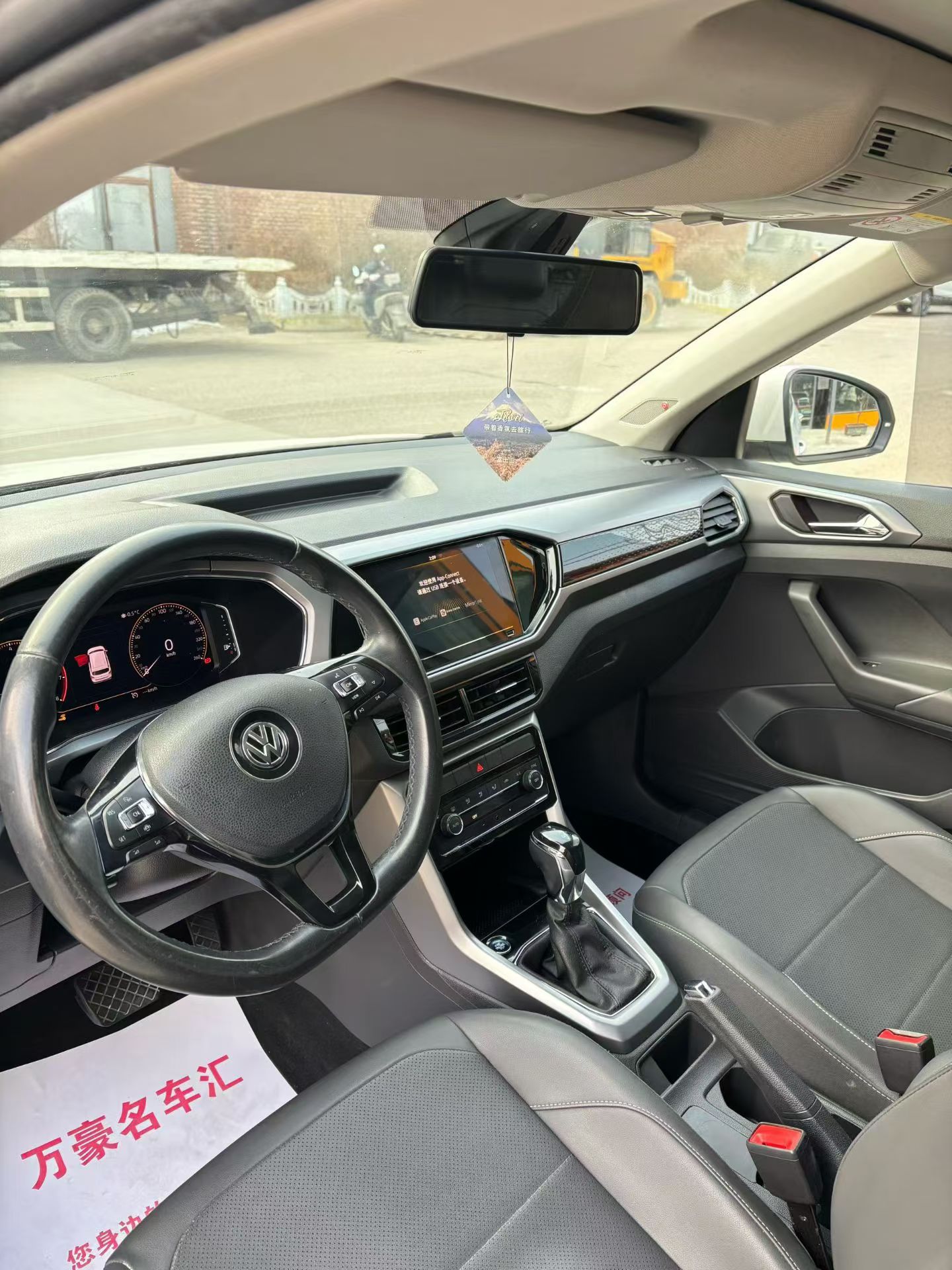 Volkswagen T-Cross 2019 car image #4
