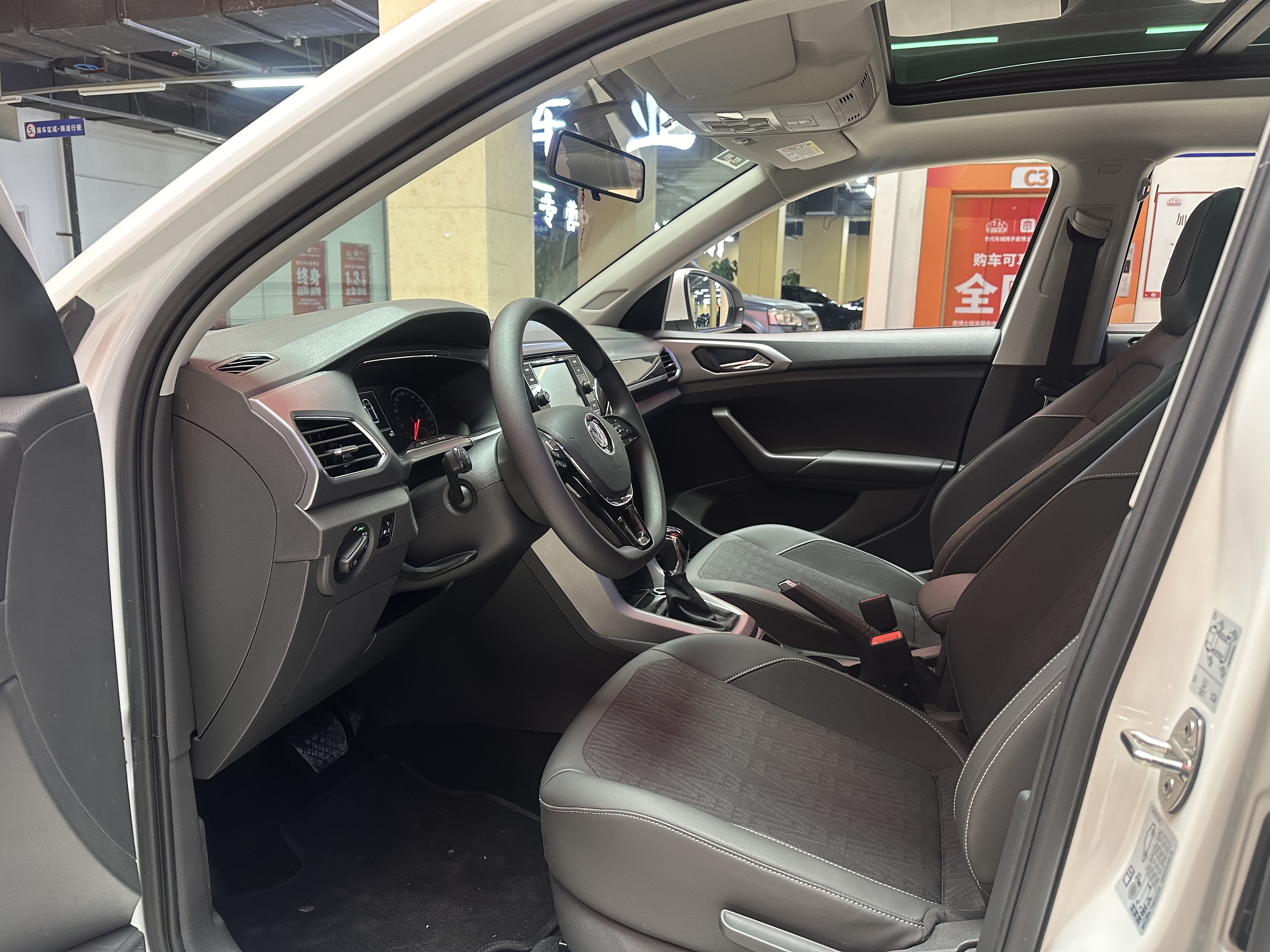 Volkswagen T-Cross 2019 car image #4