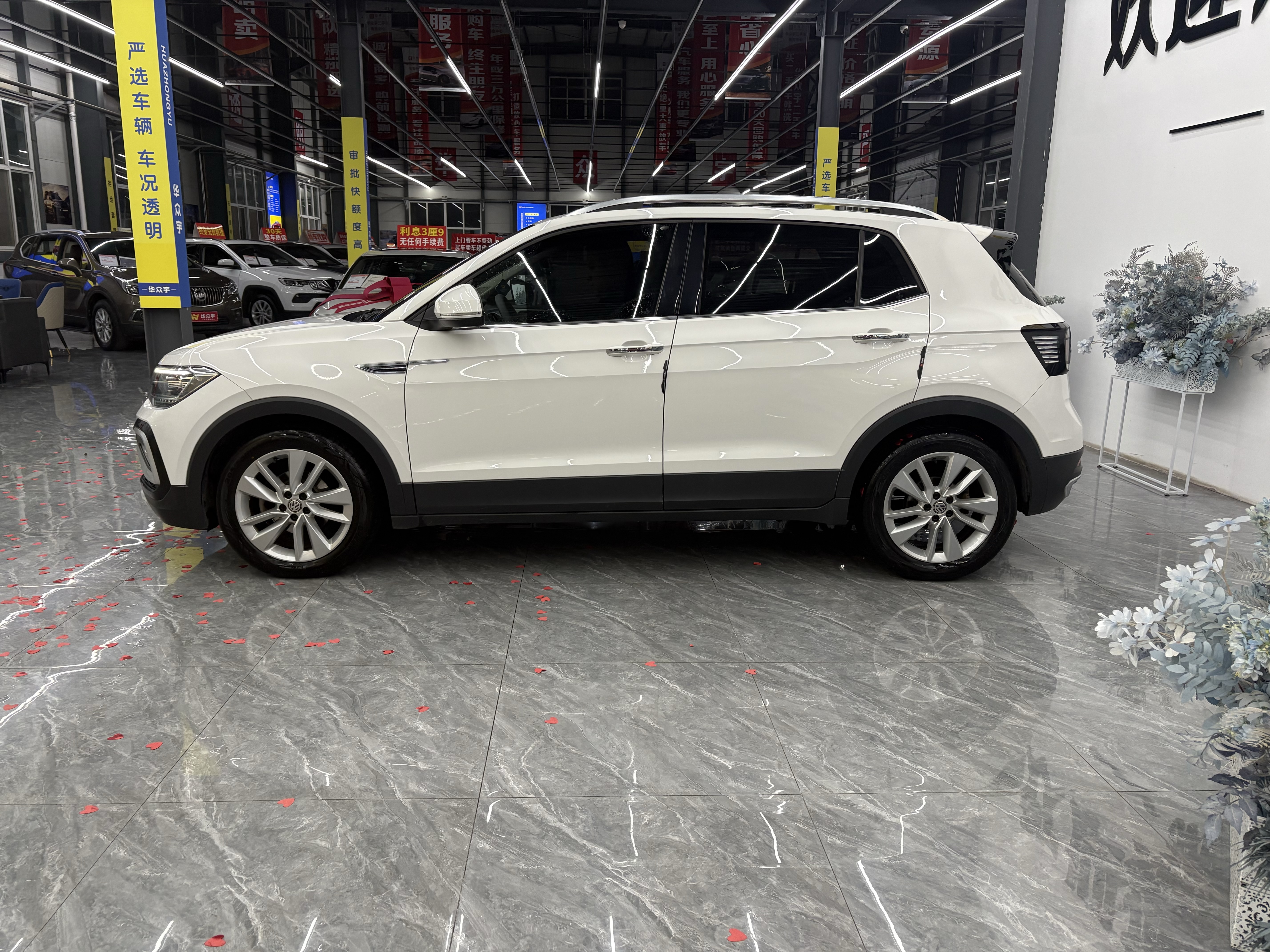 Volkswagen T-Cross 2020 car image #4