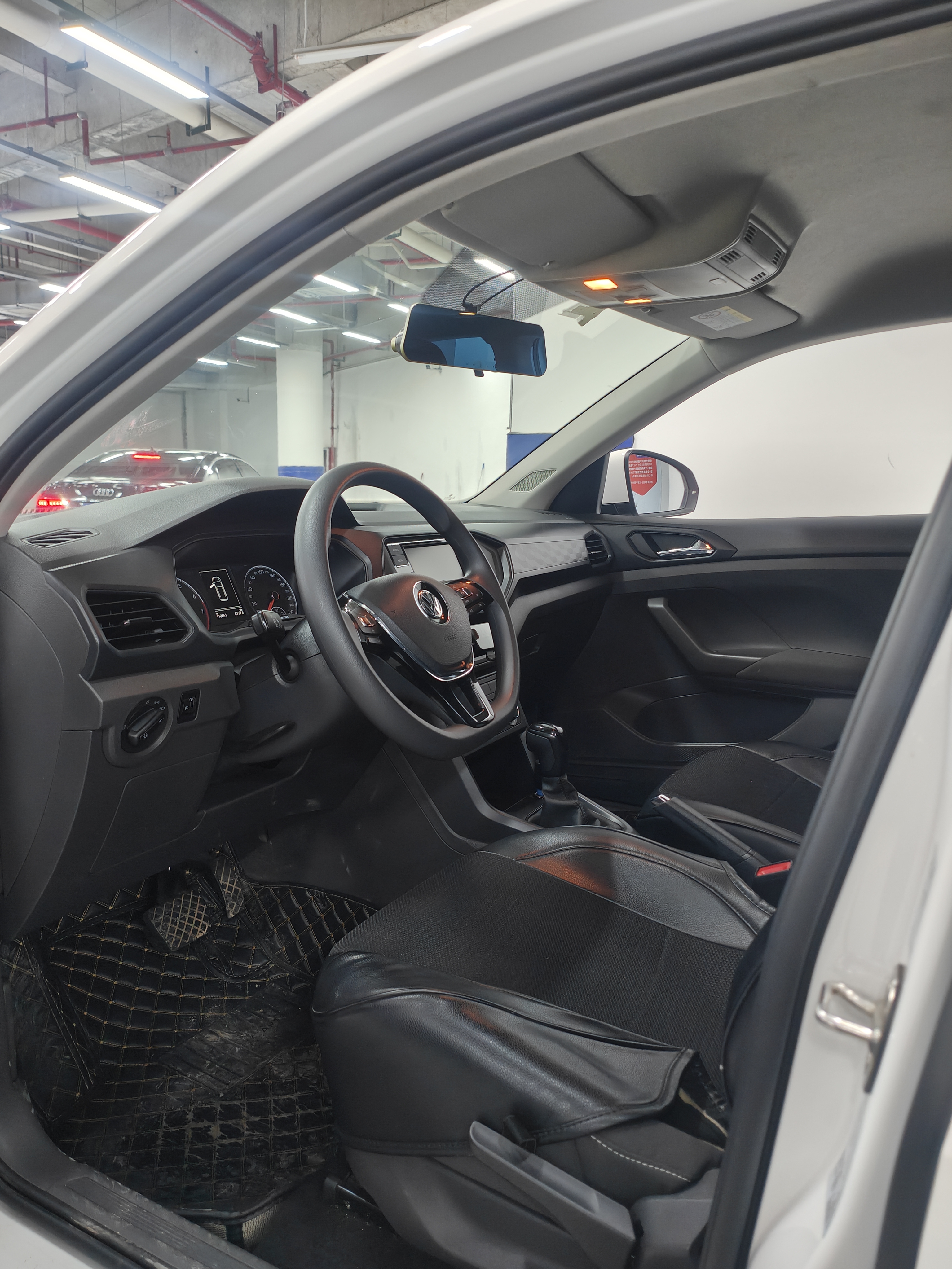 Volkswagen T-Cross 2019 car image #4