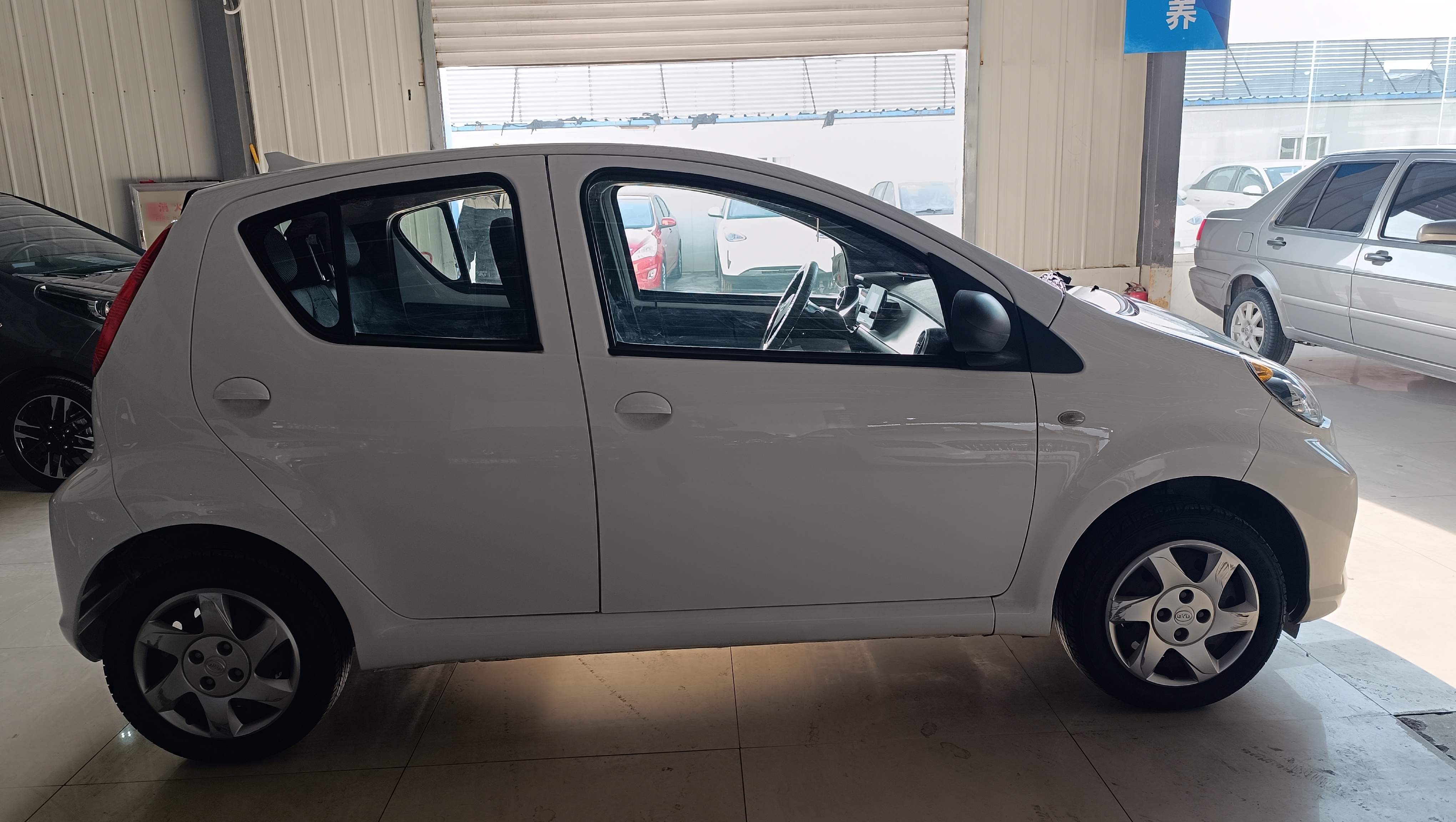 BYD e1 2020 #4 BYD e1 2020 car image #4