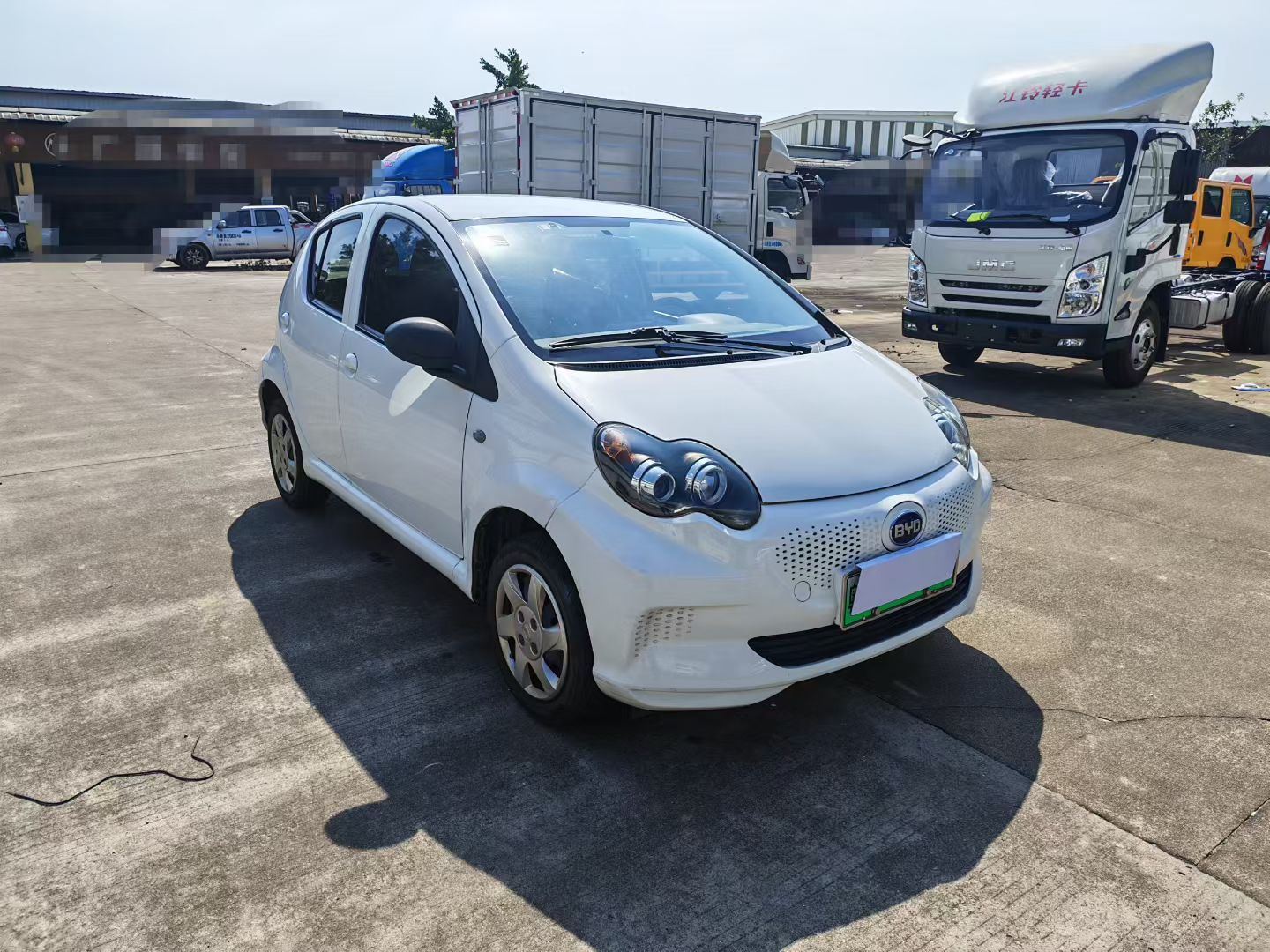 BYD e1 2019 car image #4