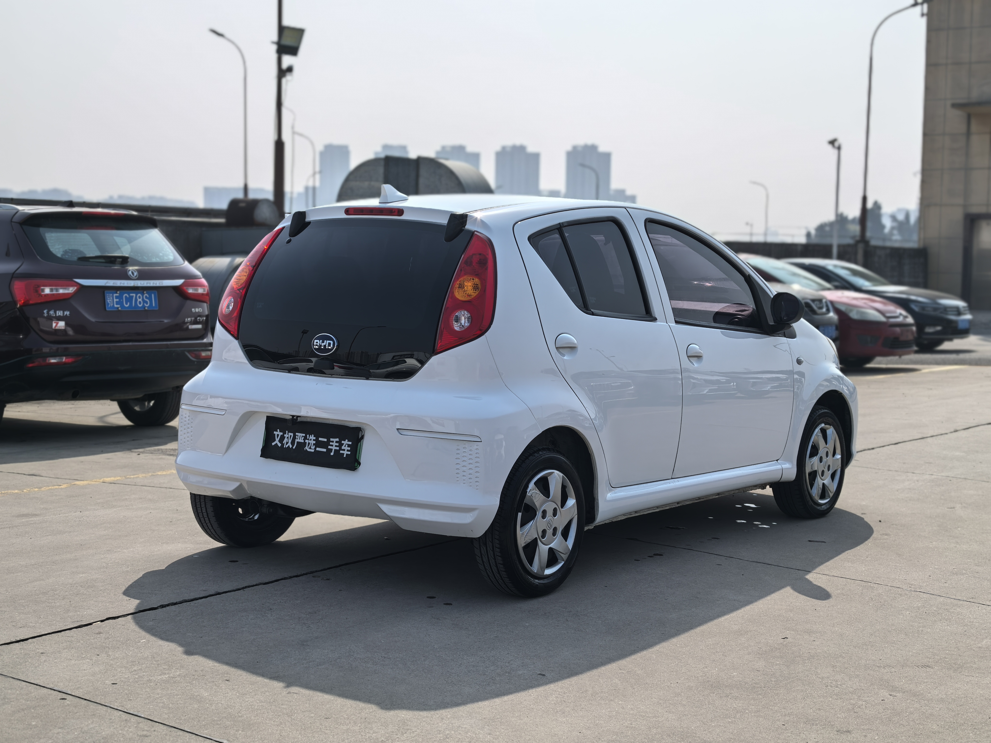 BYD e1 2019 #4 BYD e1 2019 car image #4