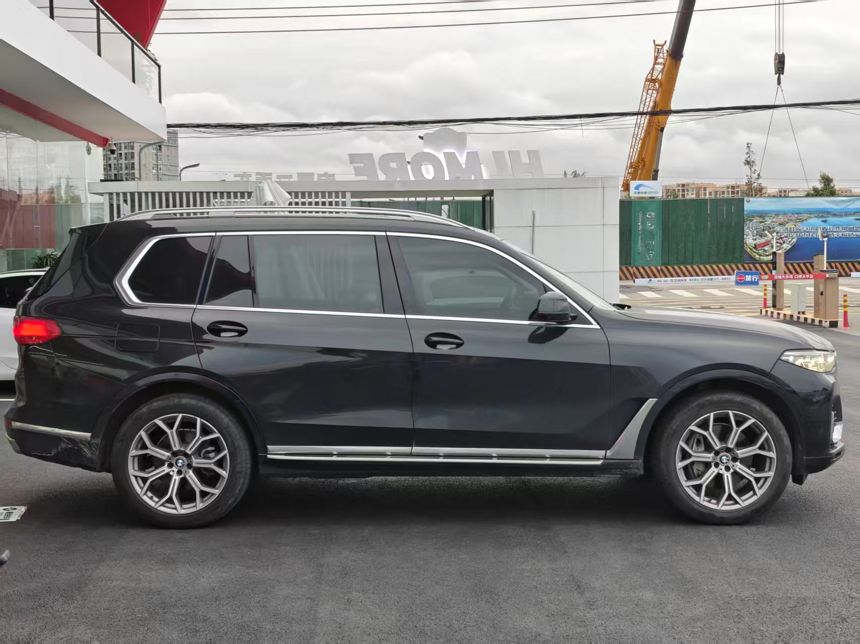 BMW X7 M60i 2019 car image #4