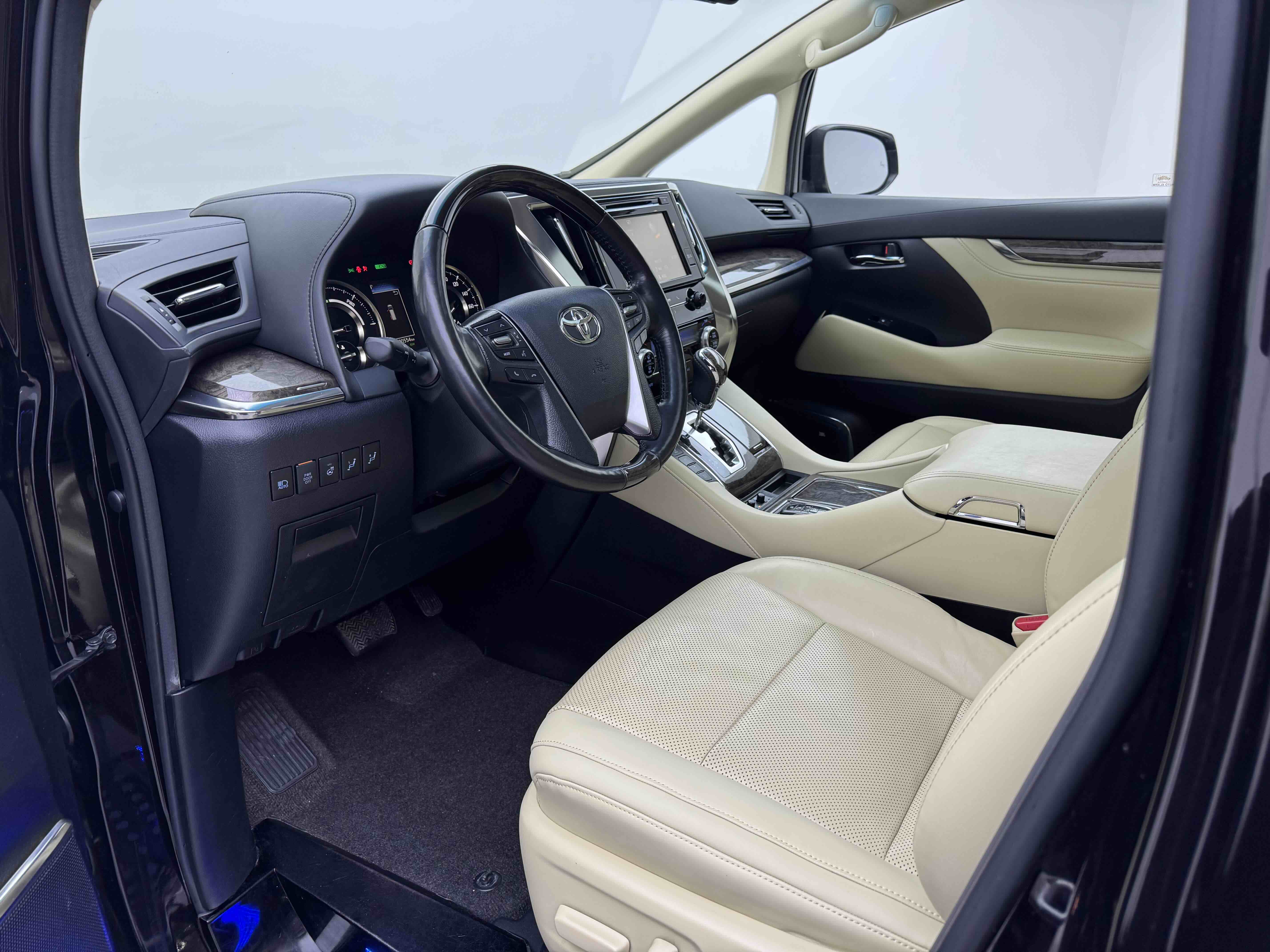 Toyota Vellfire 2020 #4 Toyota Vellfire 2020 صورة سيارة #4