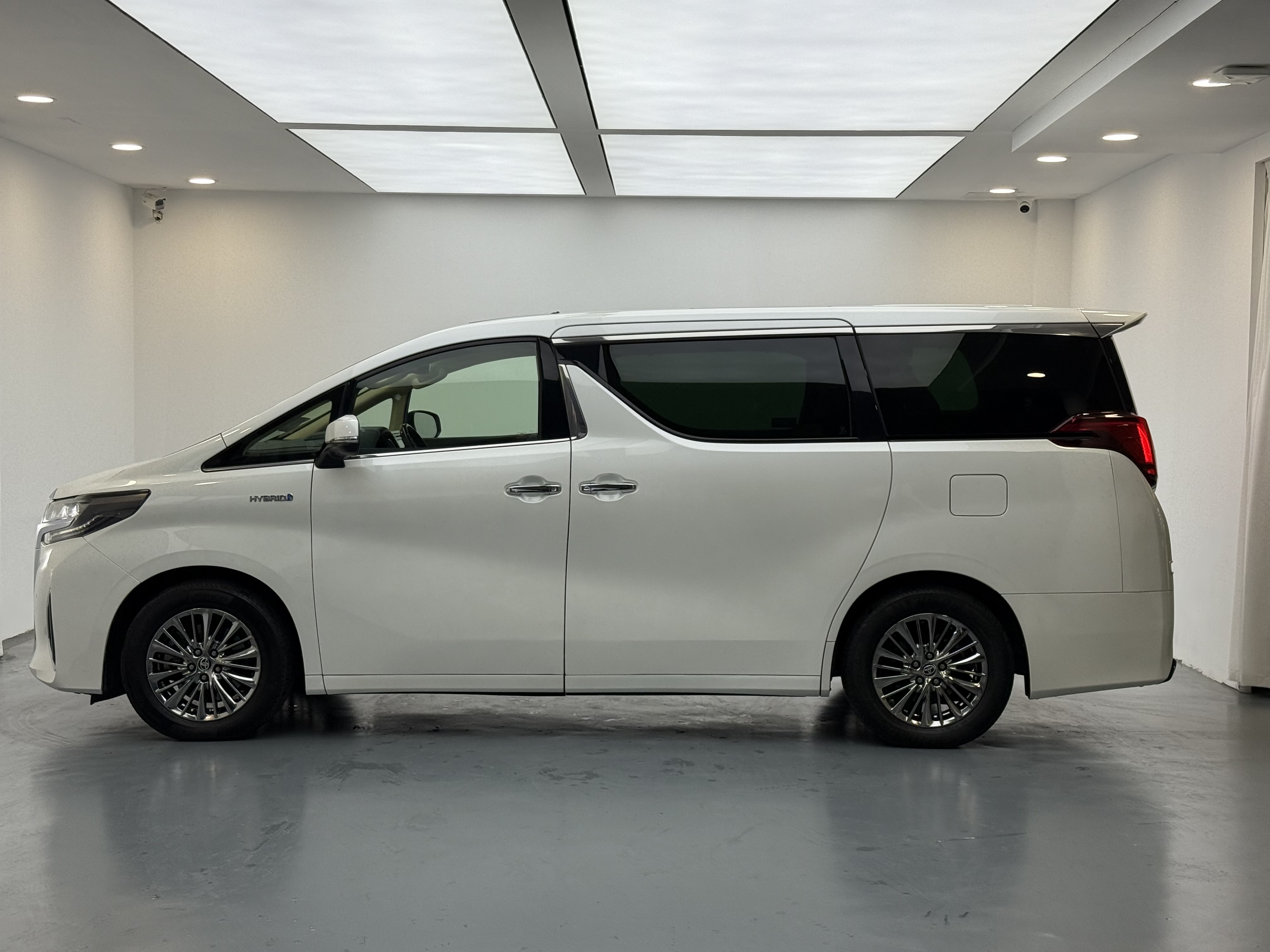 Toyota Alphard 2020 #4 Toyota Alphard 2020 car image #4