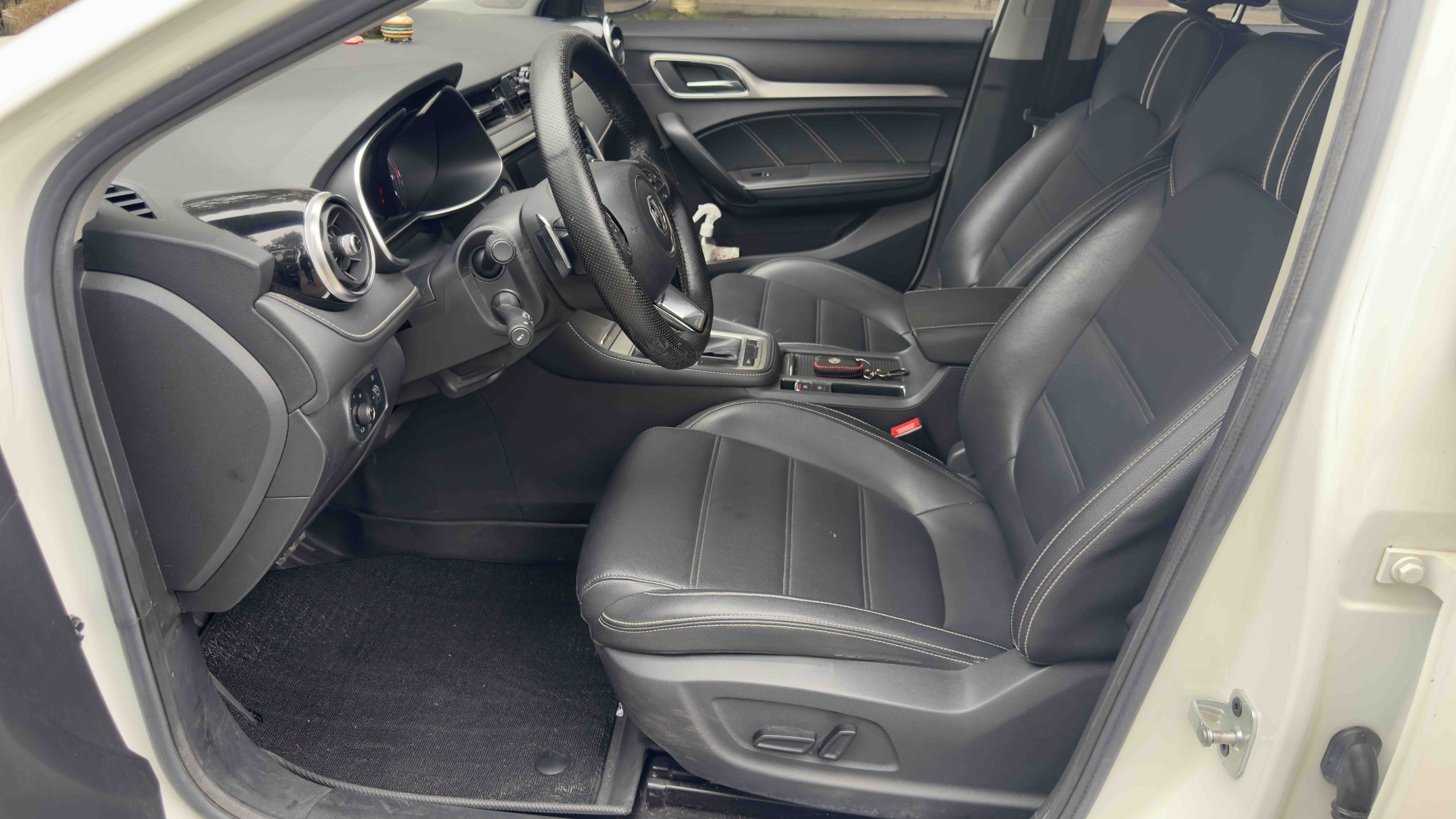 MG 2019 car image #4