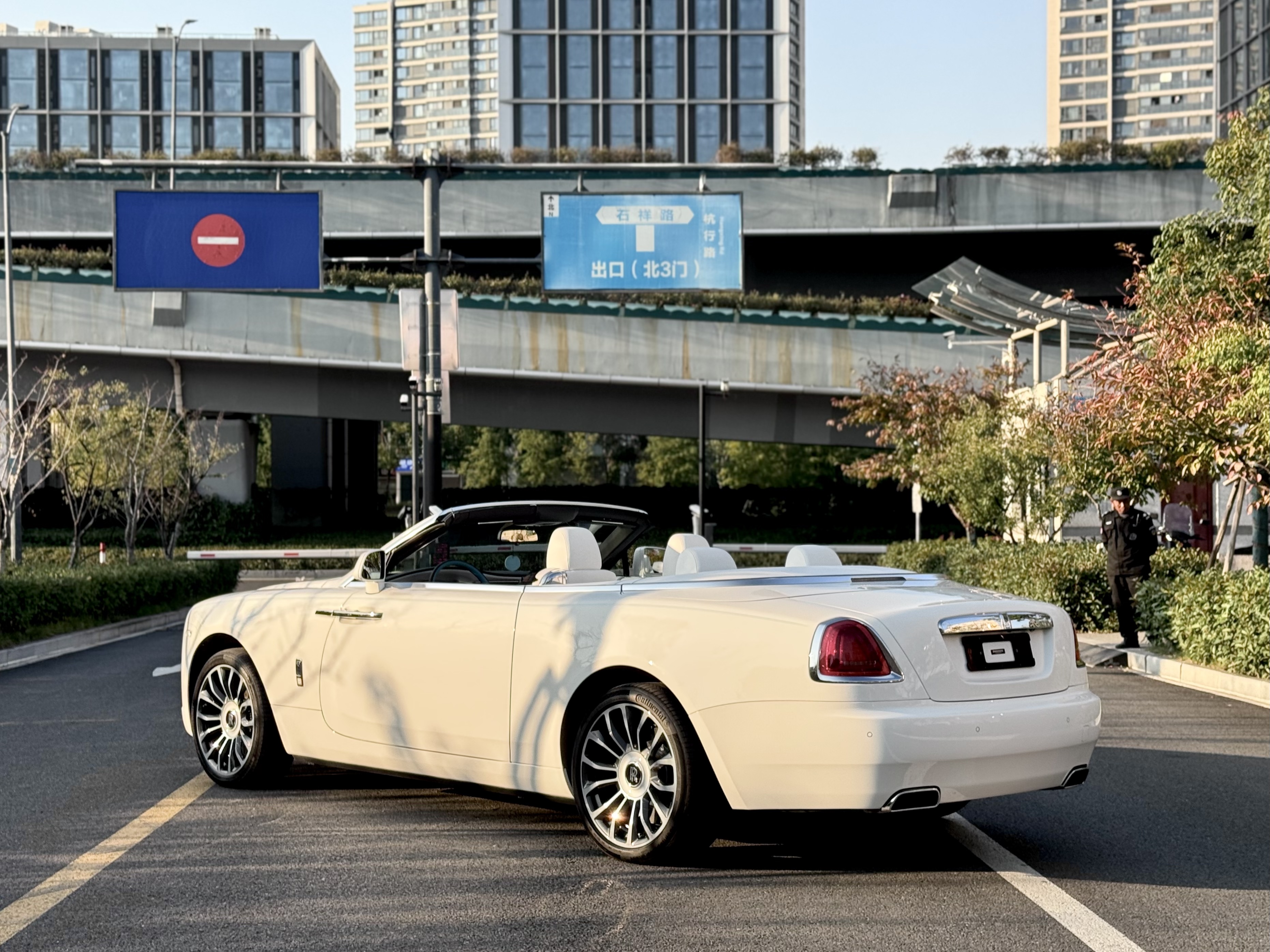 劳斯莱斯 曜影 2021 汽车图片 #4