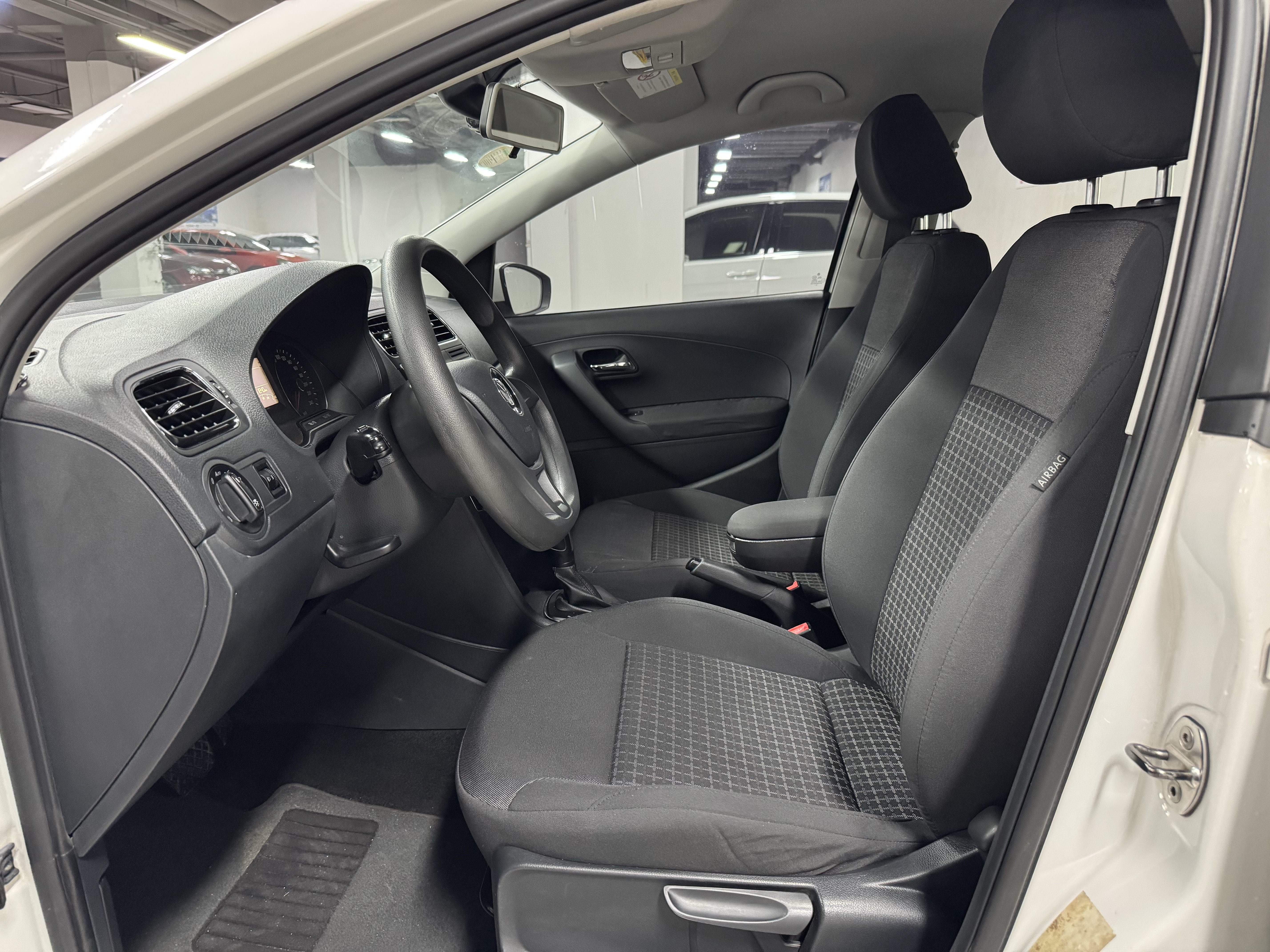 Volkswagen Polo 2016 car image #4