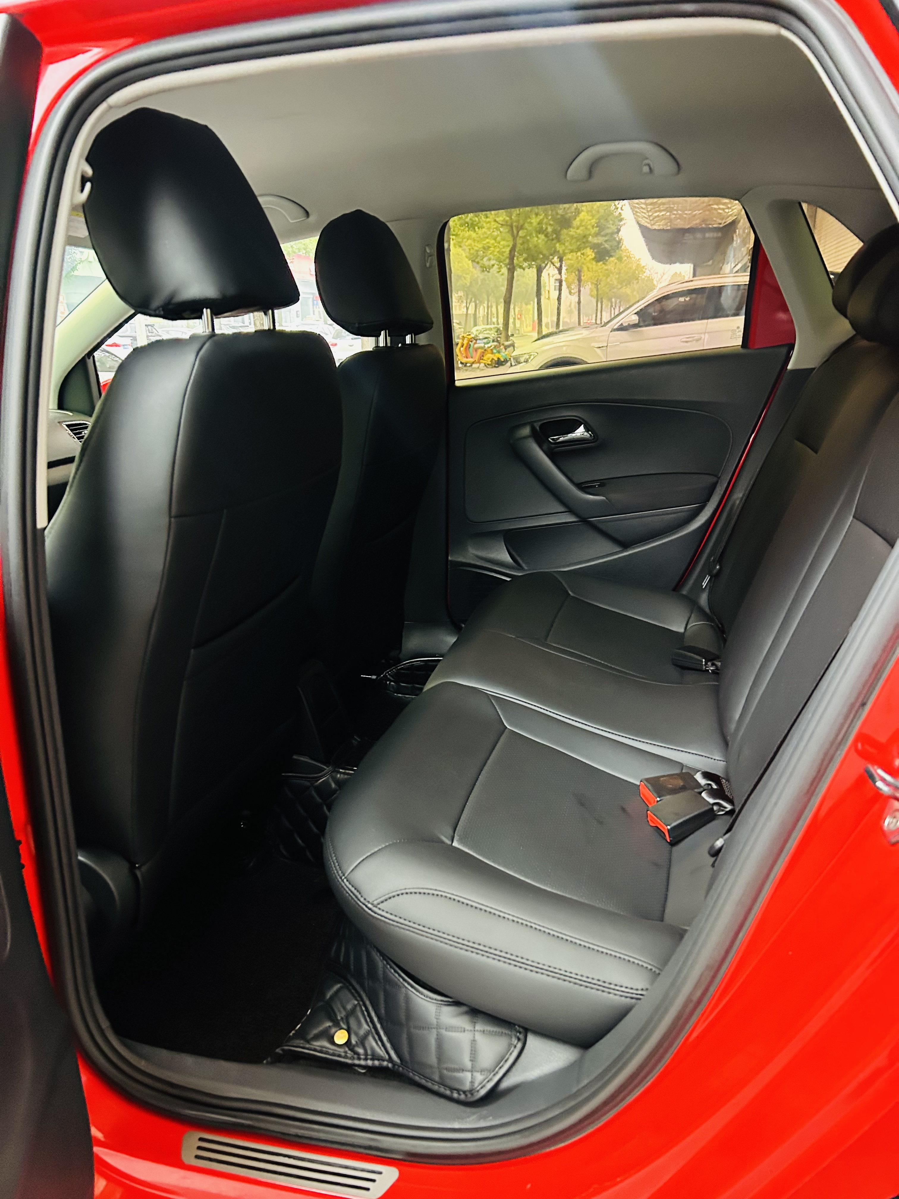 Volkswagen Polo 2015 car image #4