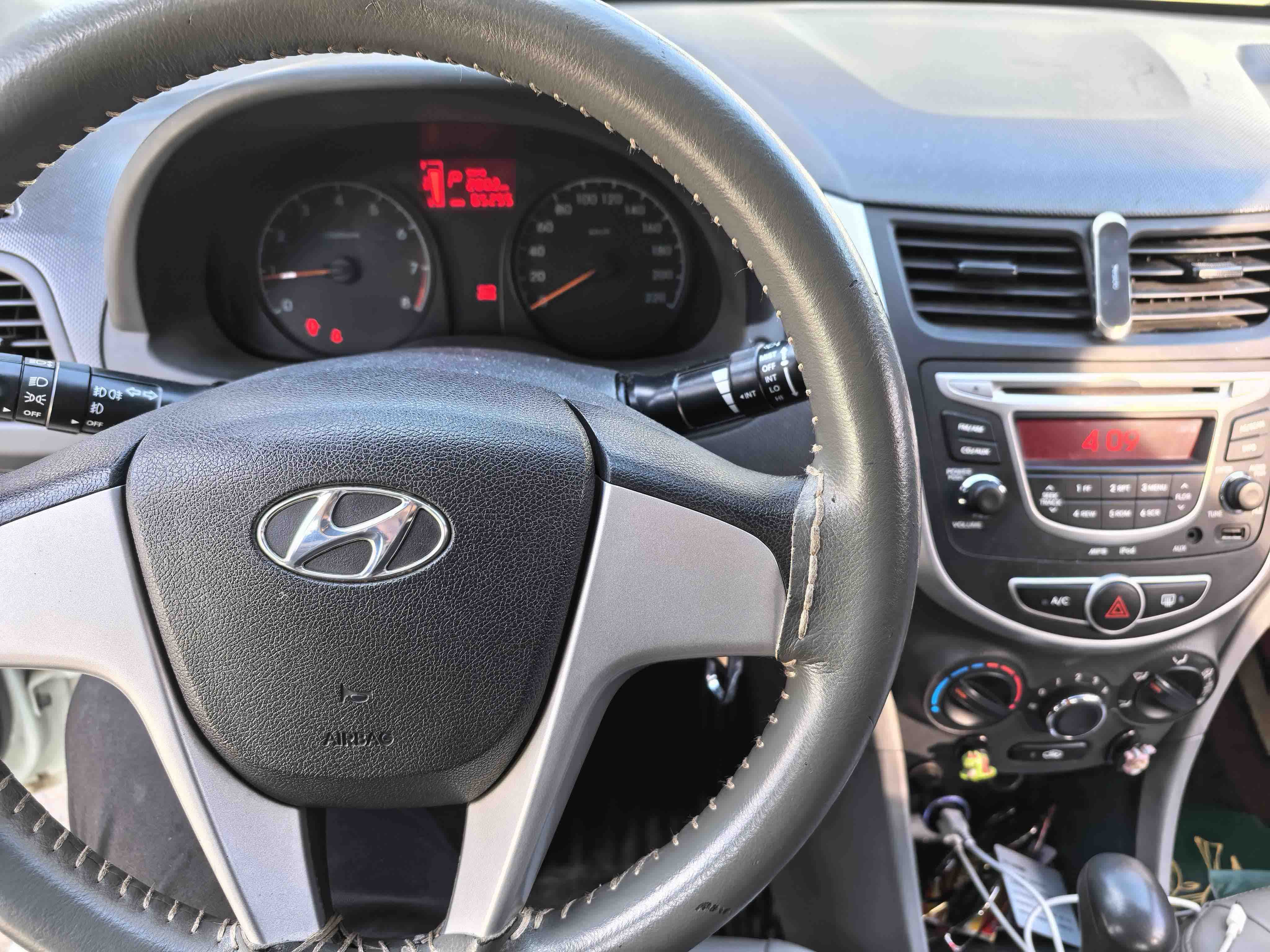 Hyundai Reina 2014 car image #4