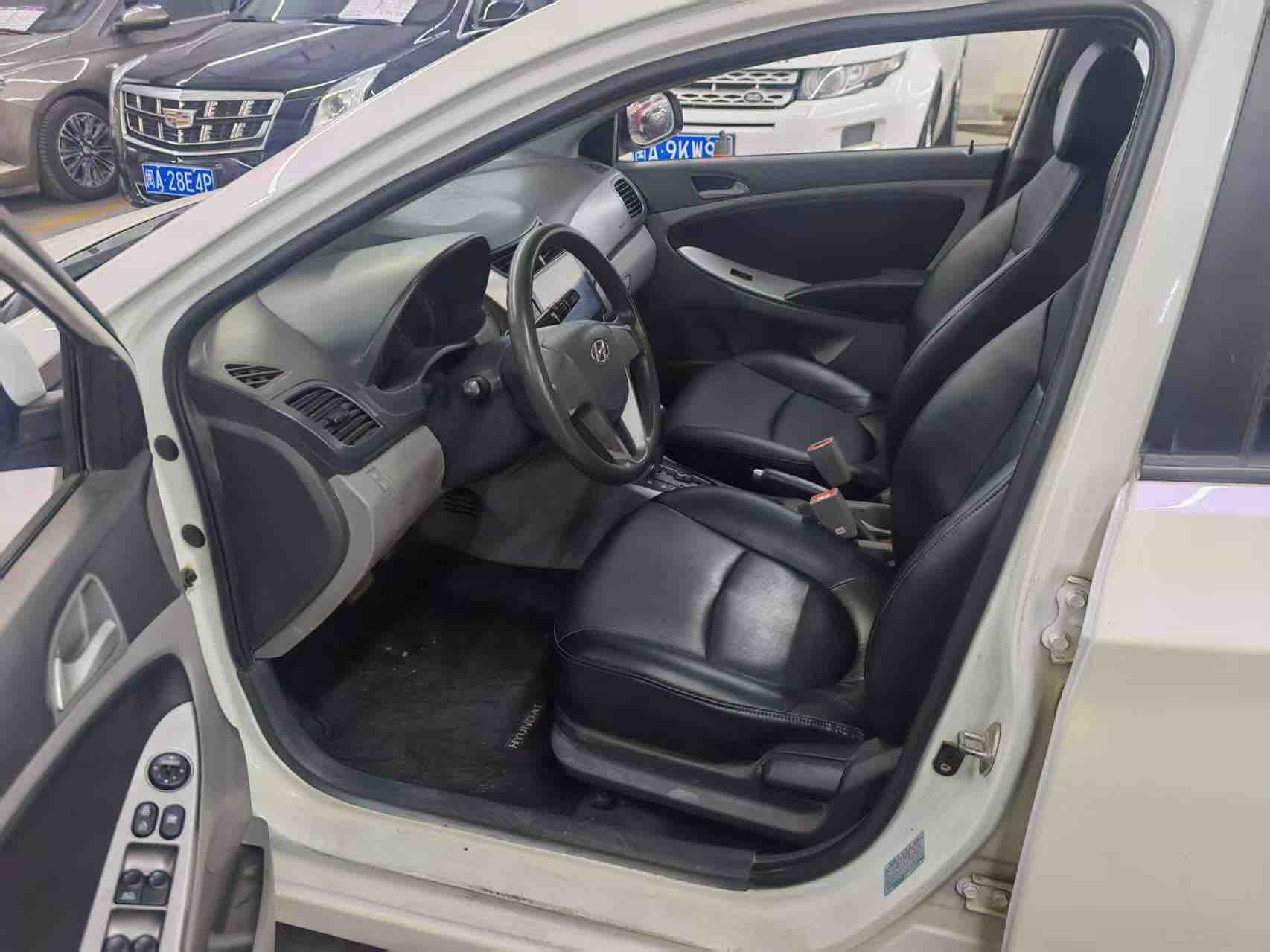 Hyundai Reina 2015 car image #4