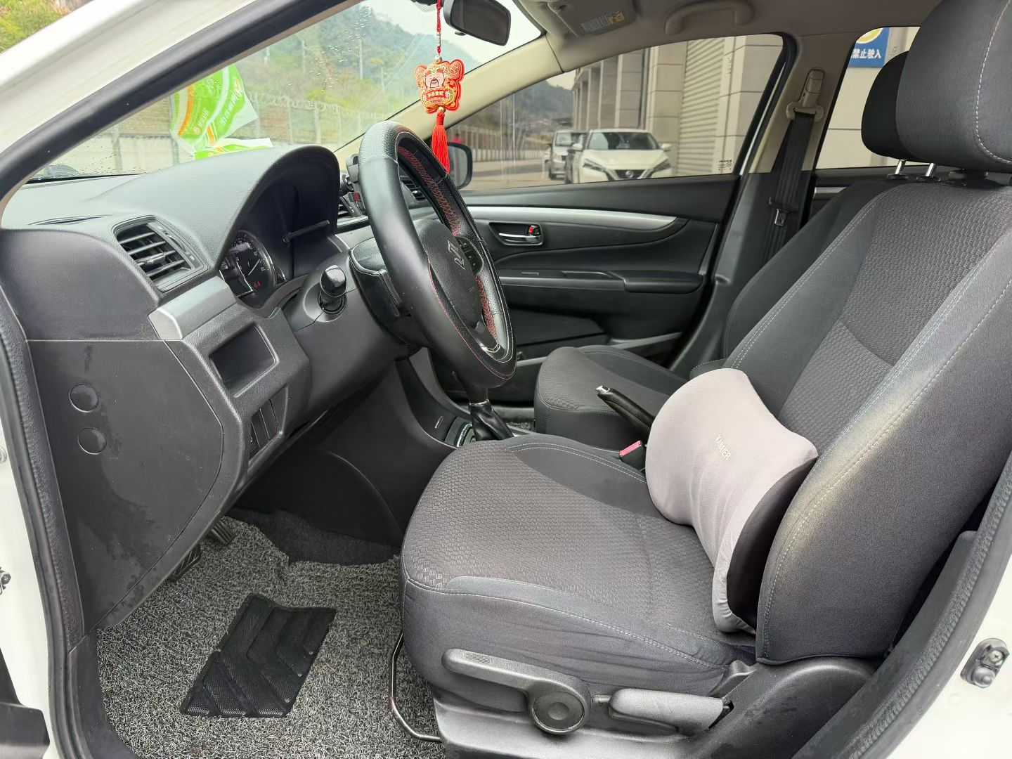 Suzuki Ciaz 2016 изображение автомобиля #4