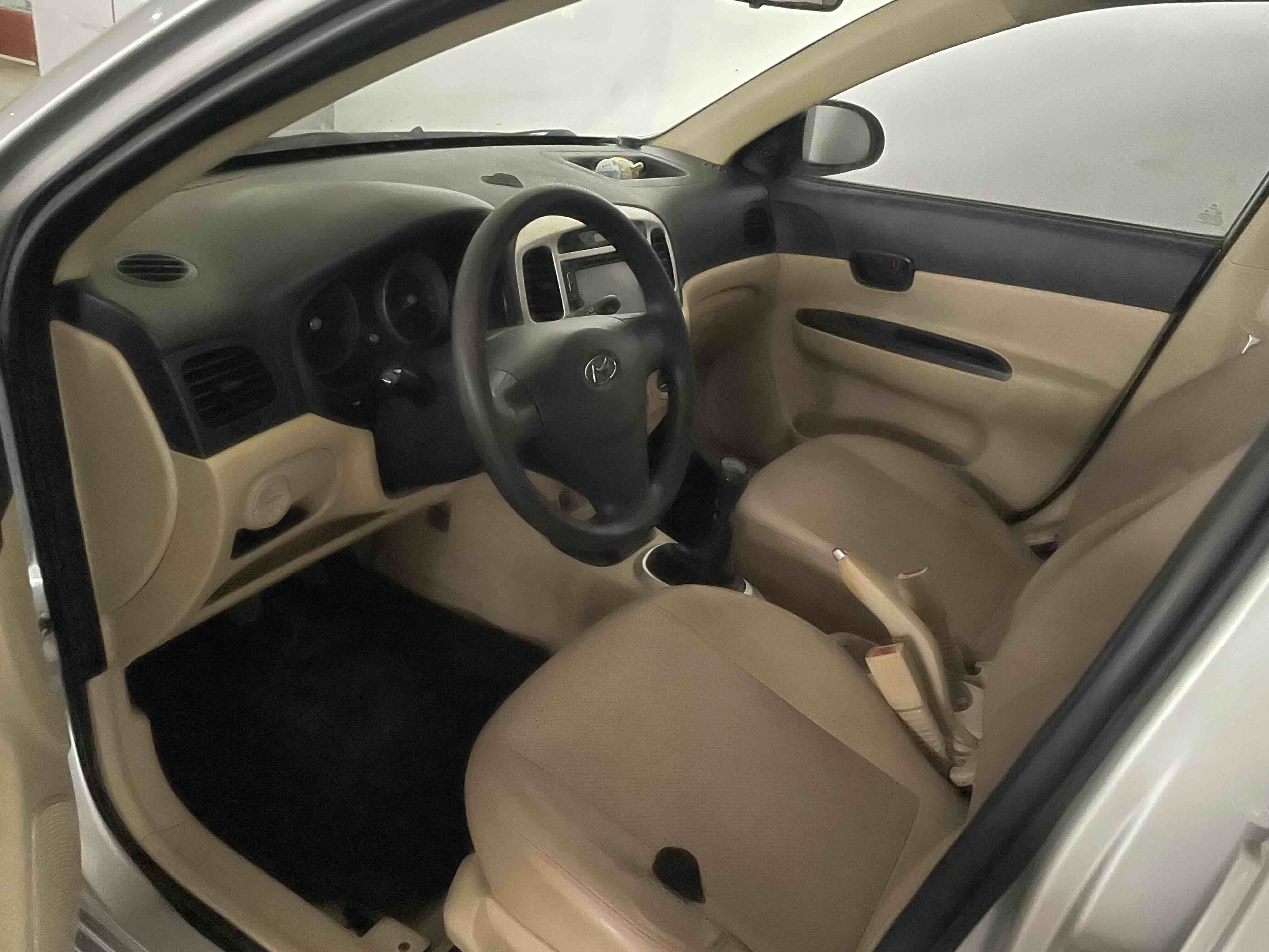 Hyundai Accent 2010 #4 Hyundai Accent 2010 car image #4