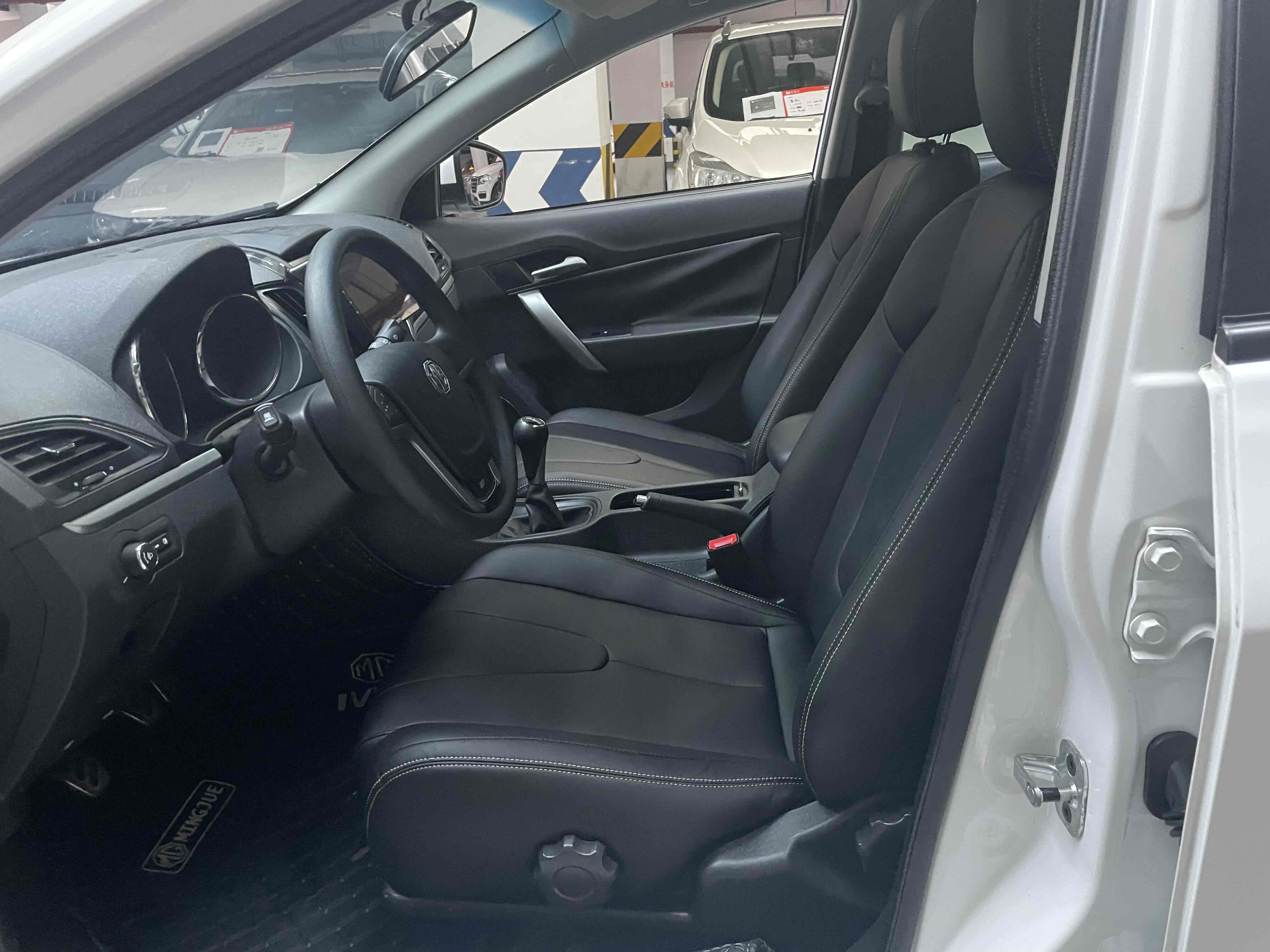 MG 5 2014 #4 MG 5 2014 car image #4