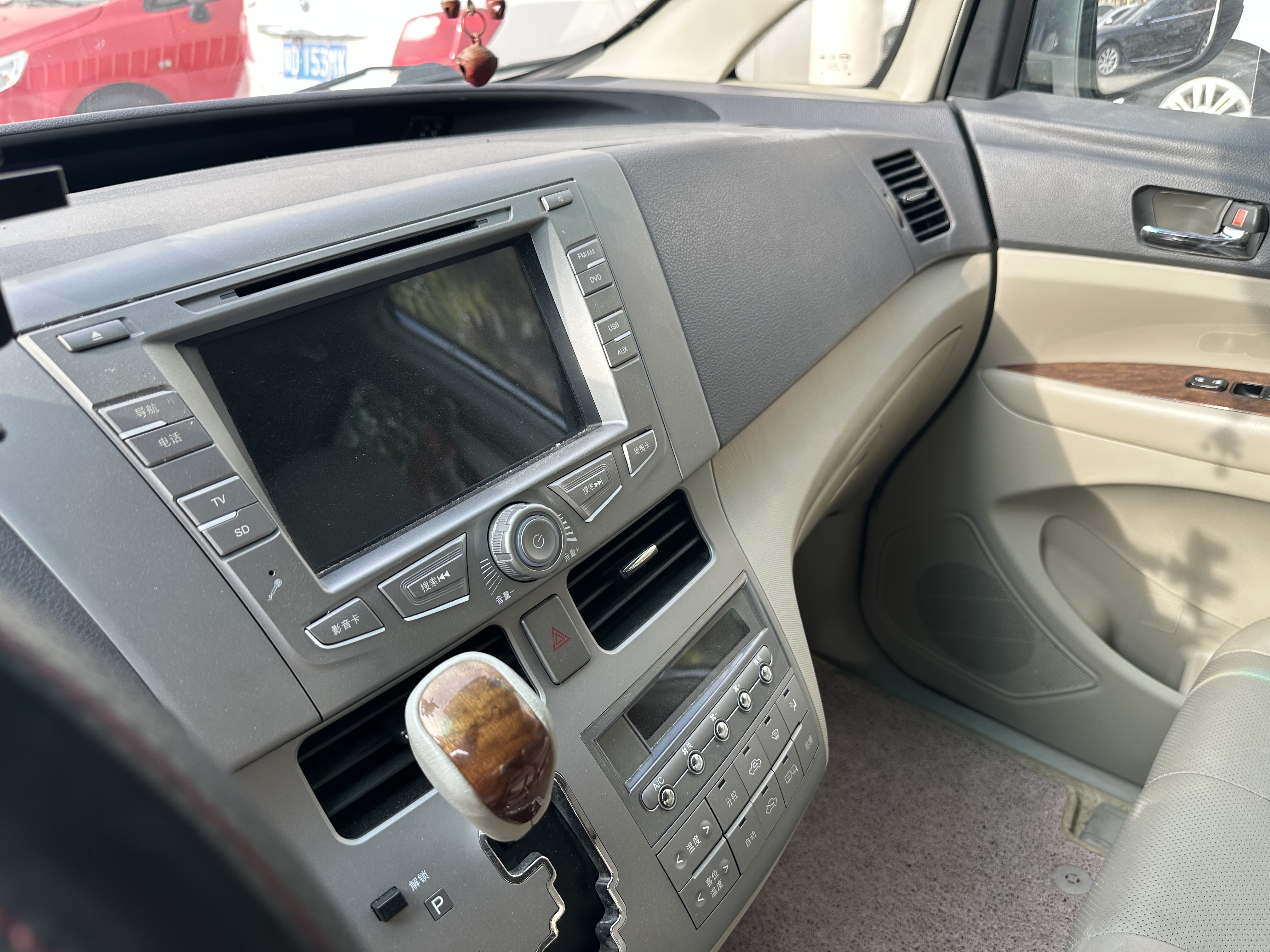 BYD M6 2015 #4 BYD M6 2015 car image #4