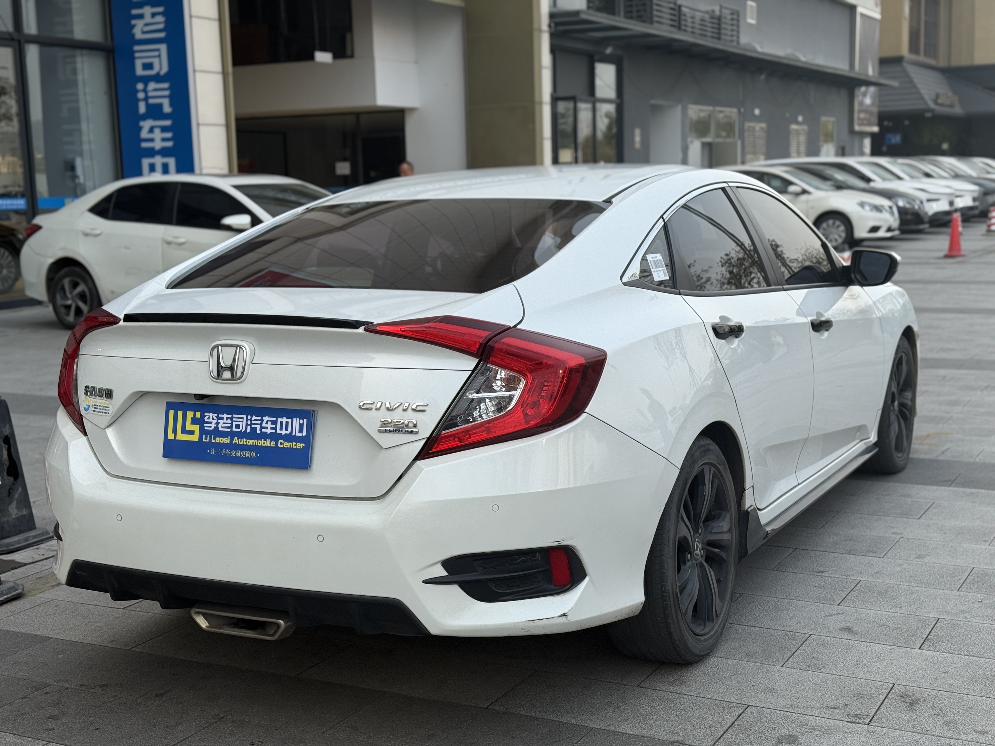 Honda Civic 2019 #4 Honda Civic 2019 car image #4