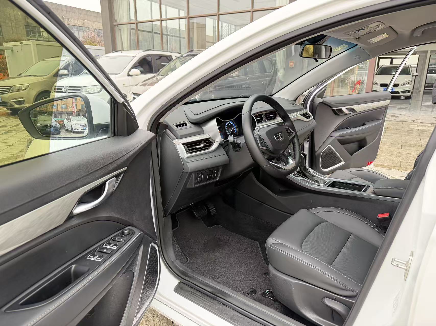 GEELY Emgrand 2019 car image #4