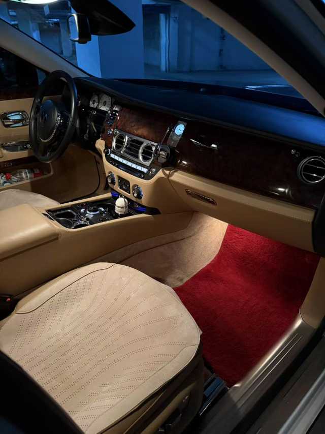 劳斯莱斯 古思特 2011 汽车图片 #4