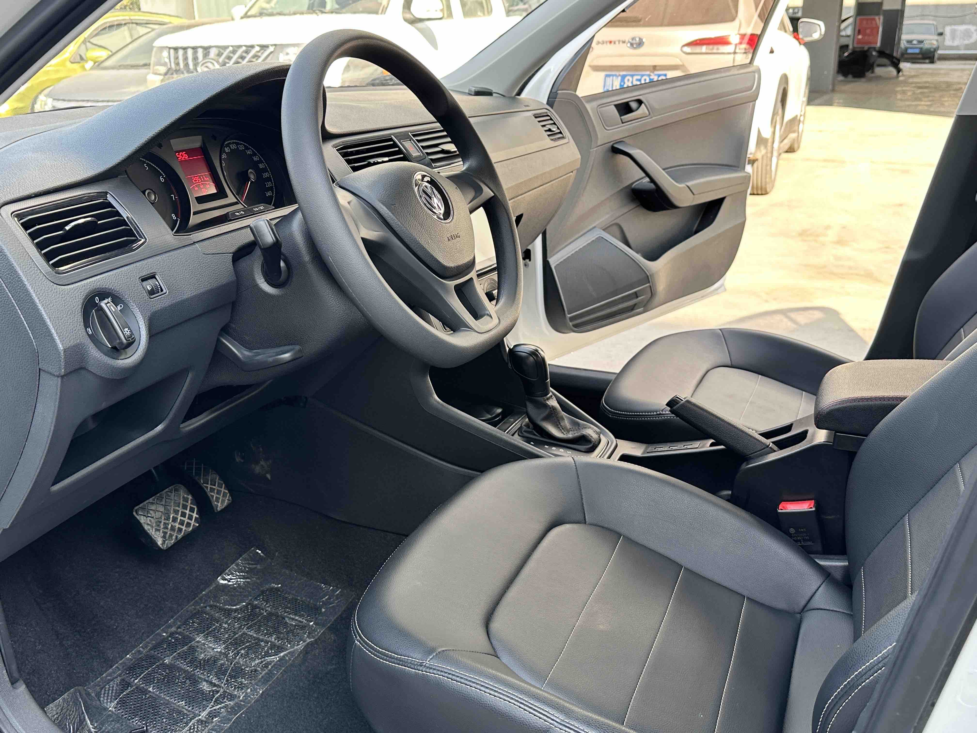 Santana 2020 car image #4