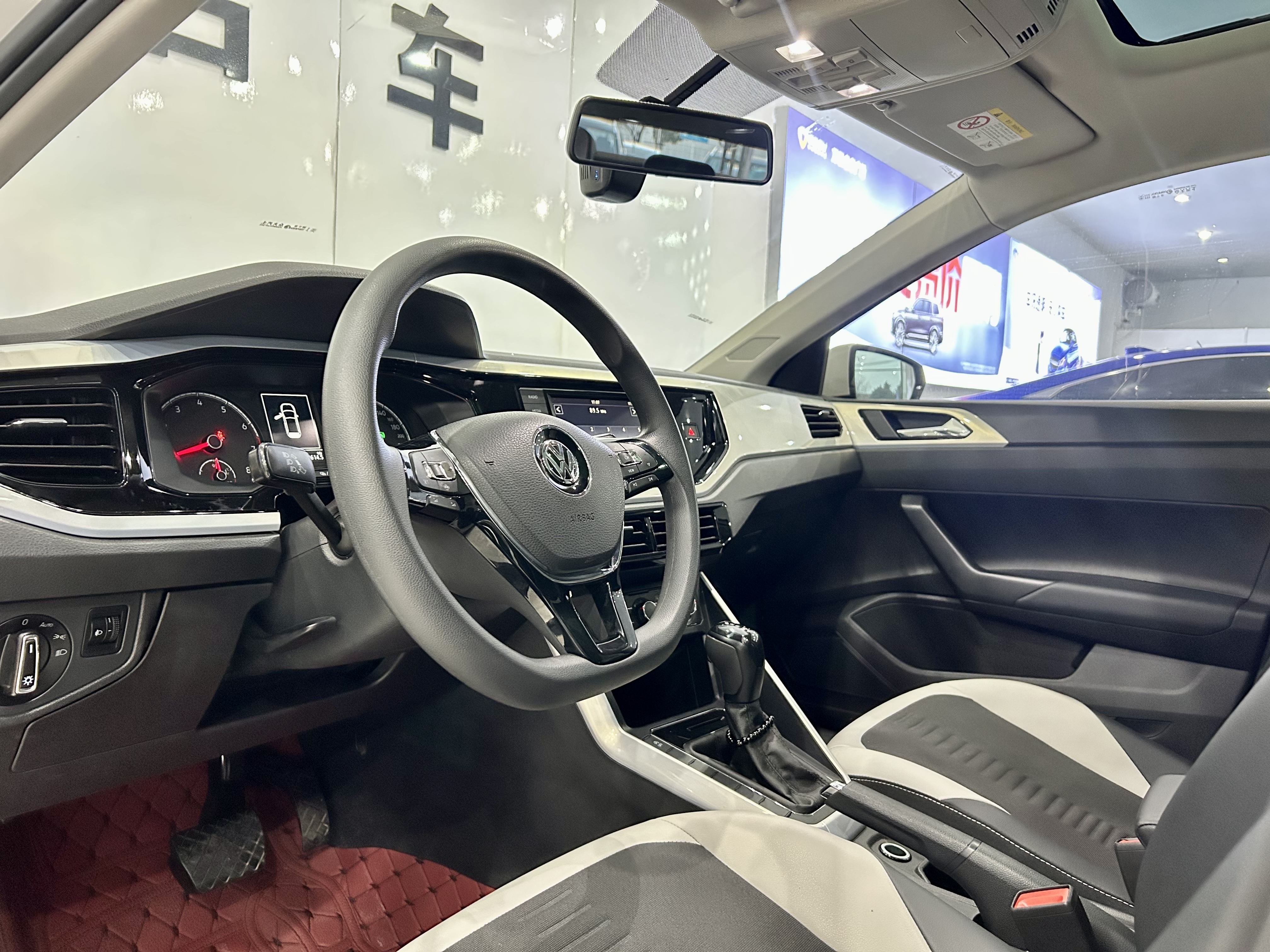 Volkswagen Polo 2021 car image #4