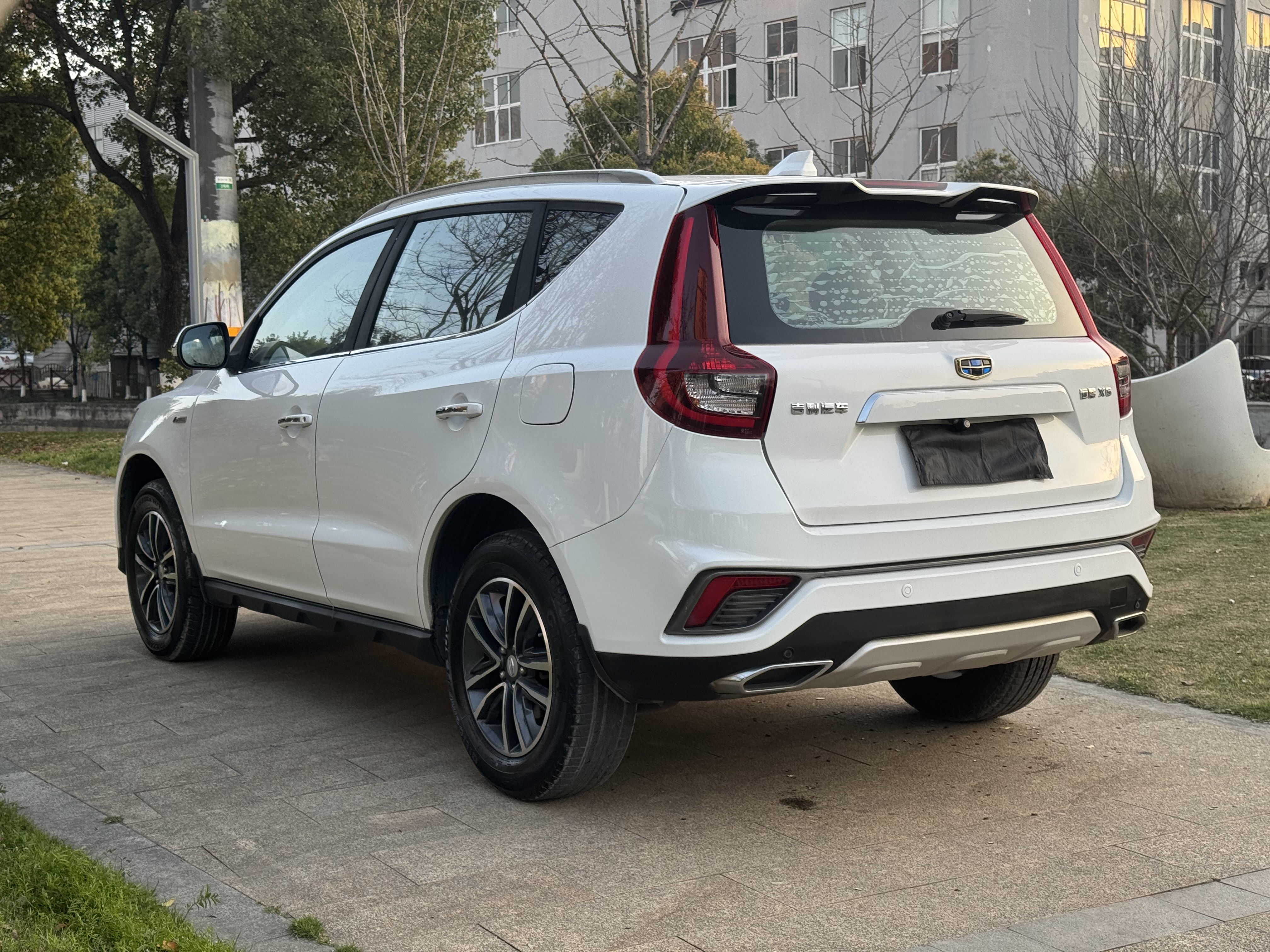 GEELY Vision X6 2019 immagine di auto #4