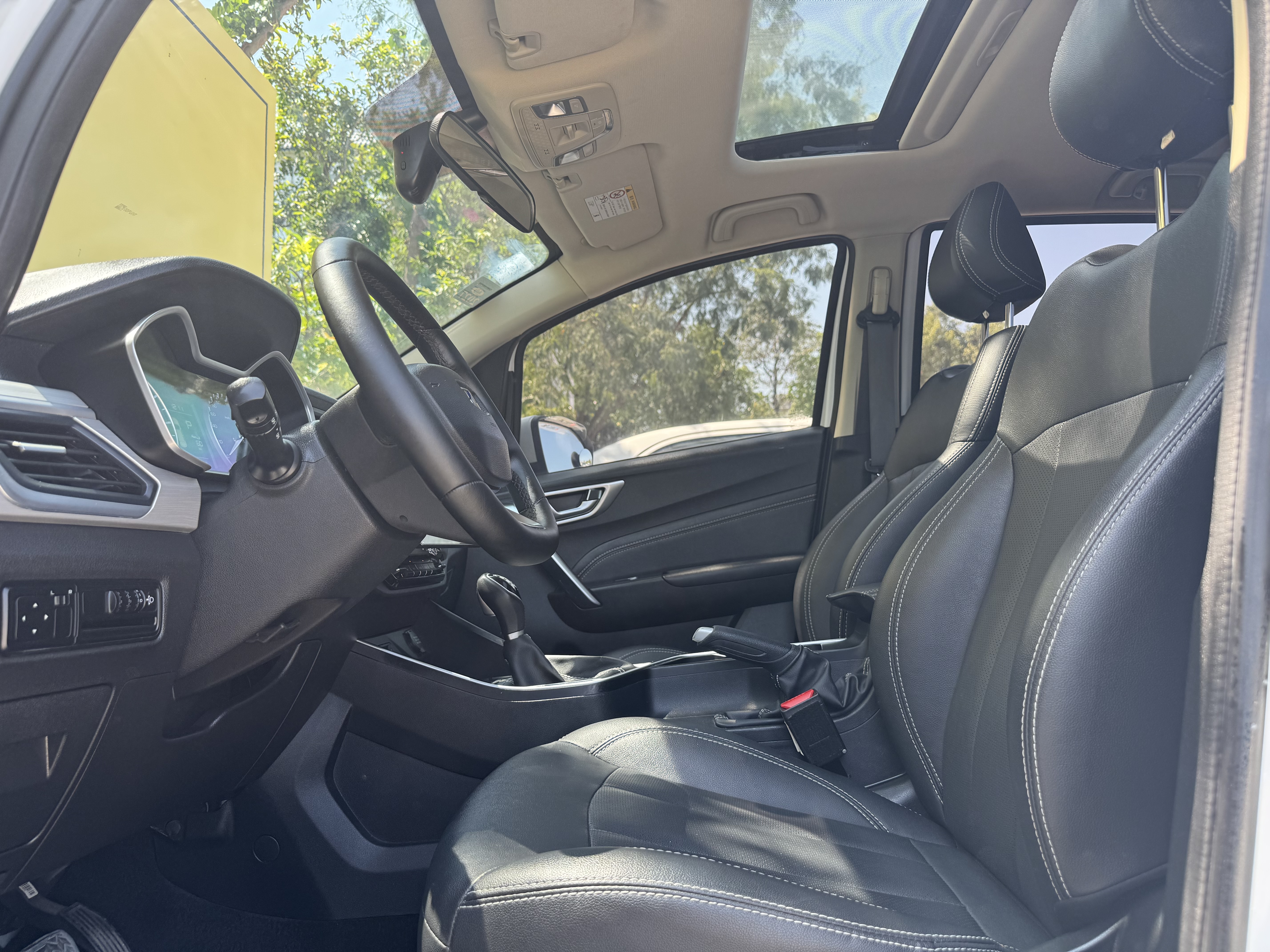 2019 car image #4