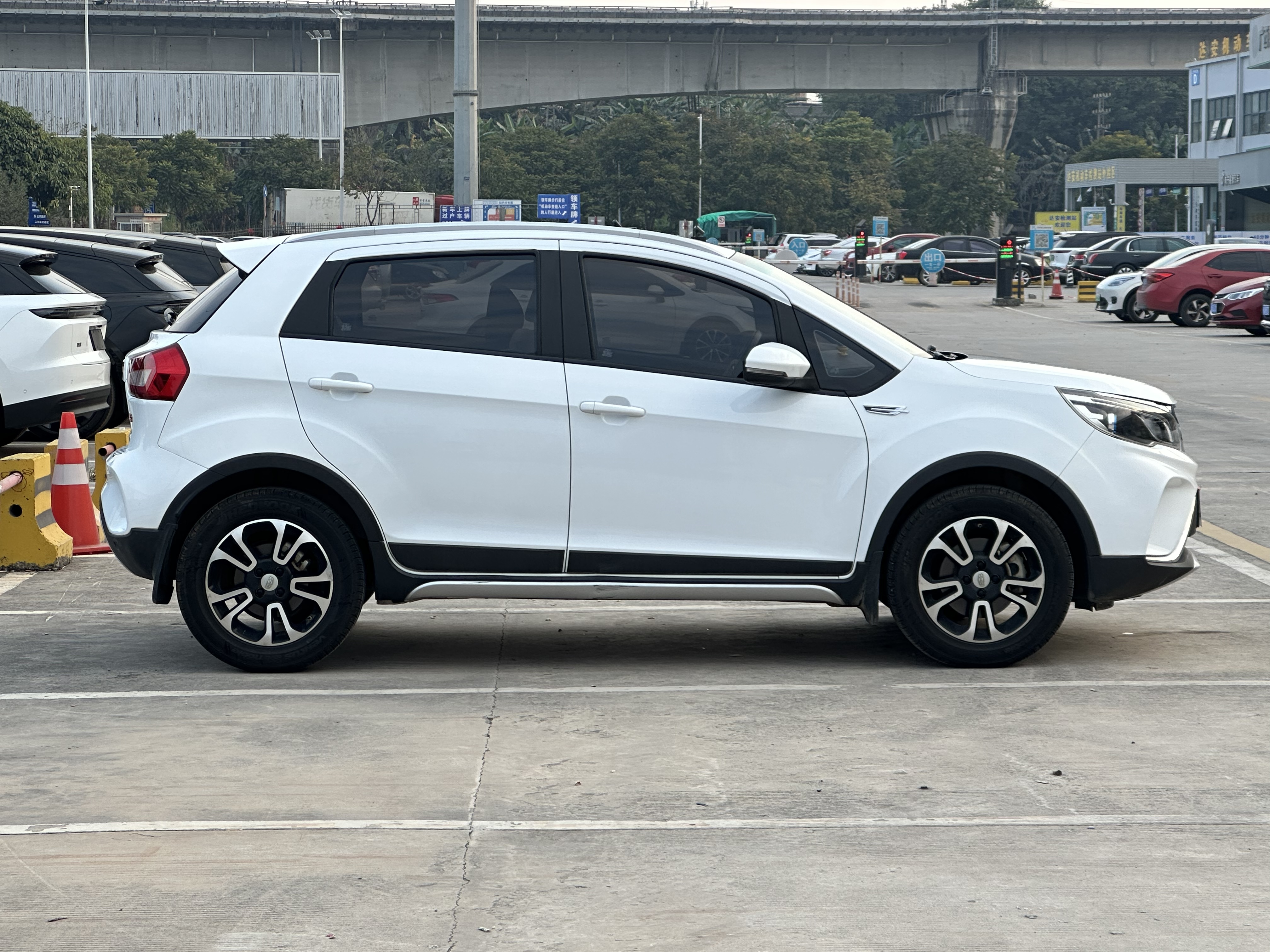 2018 immagine di auto #4