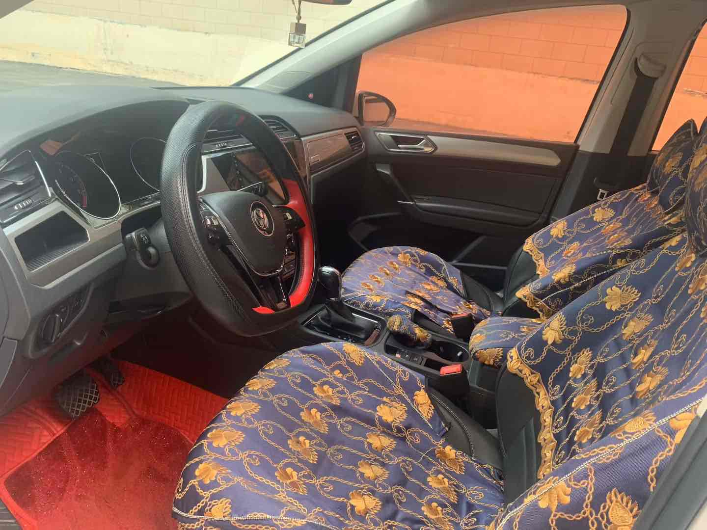 Volkswagen Touran 2019 car image #4