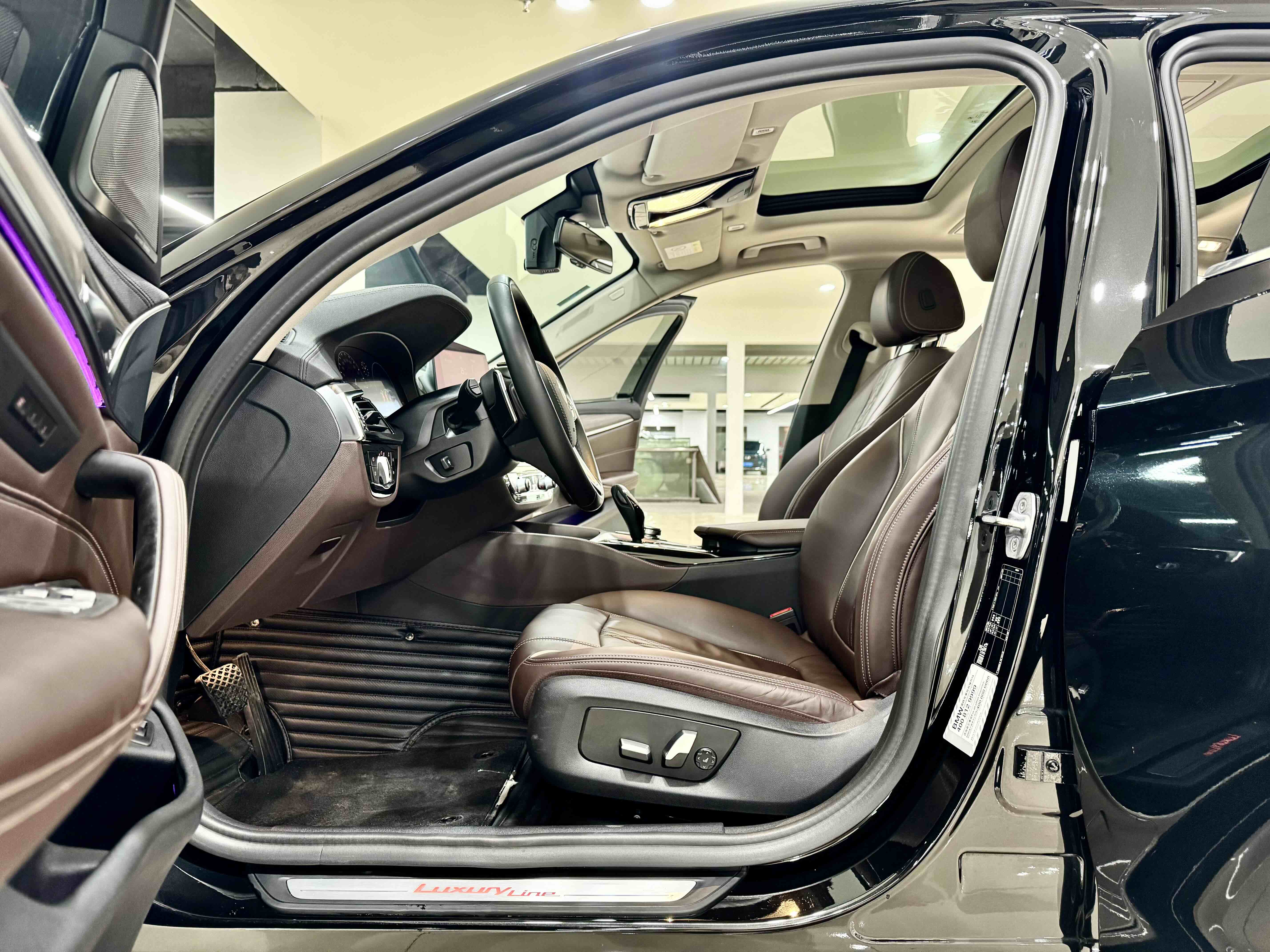 BMW 5 Series 2019 car image #4