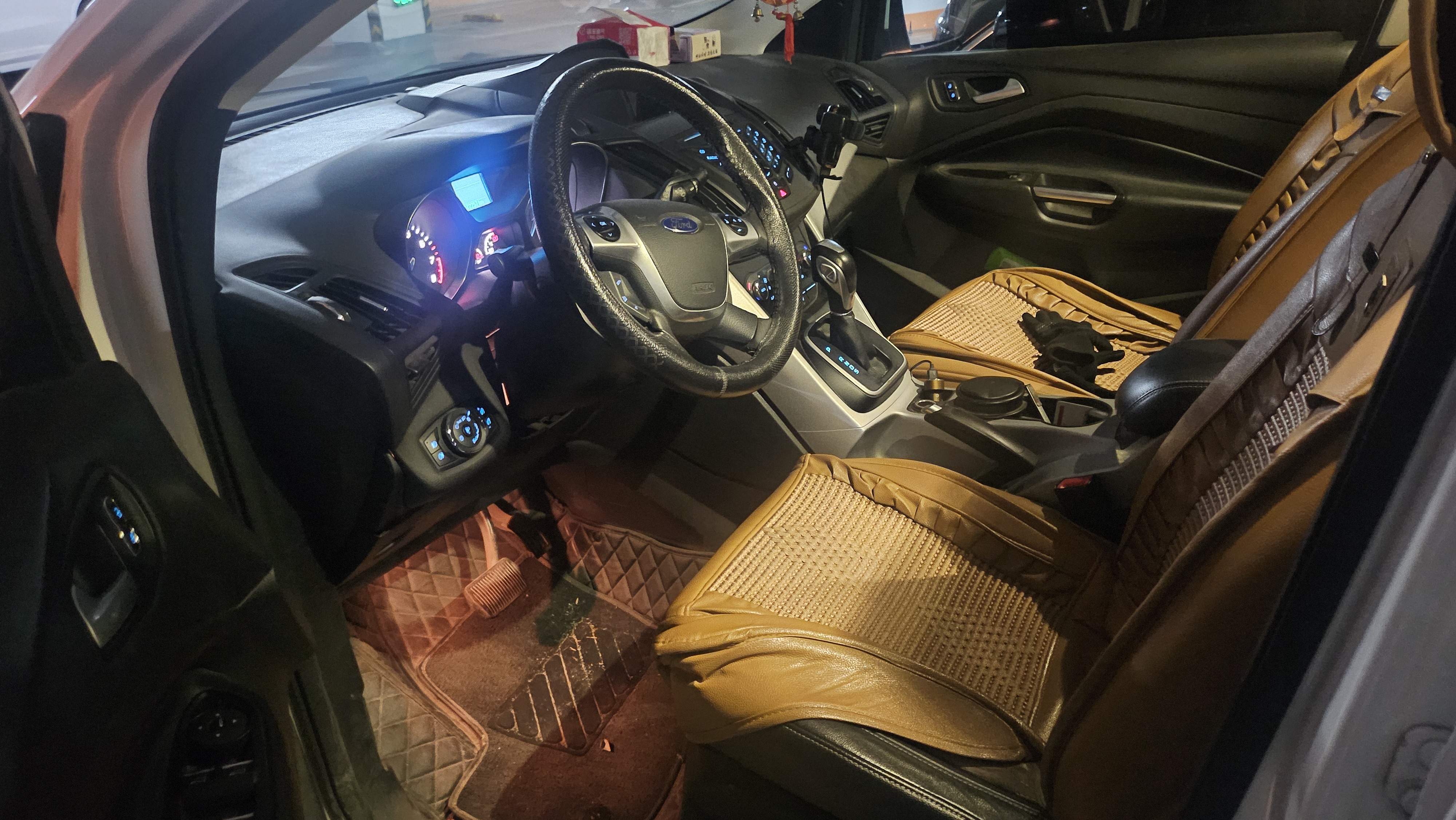 Ford Kuga 2015 صورة سيارة #4