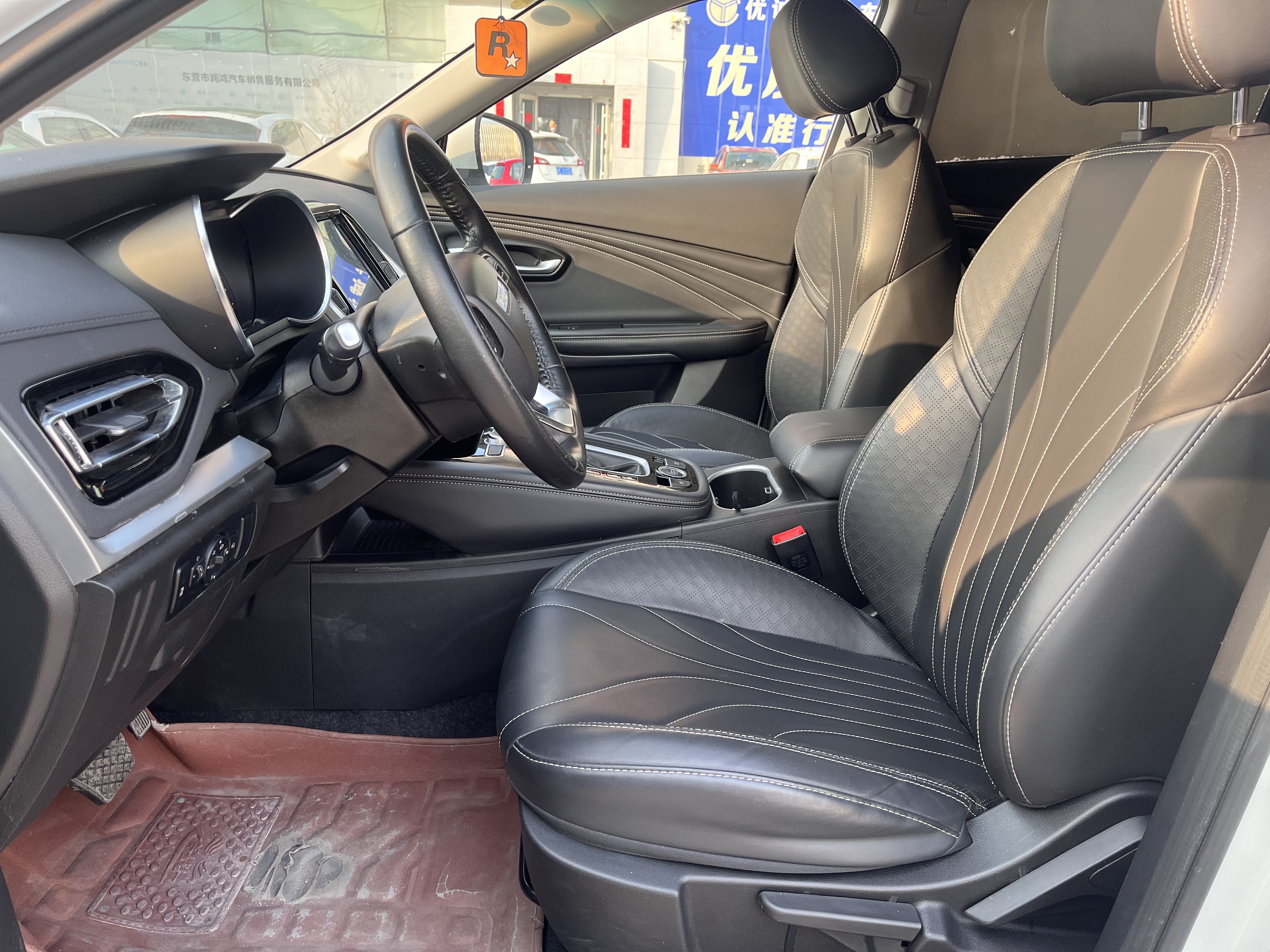 X70 2020 car image #4
