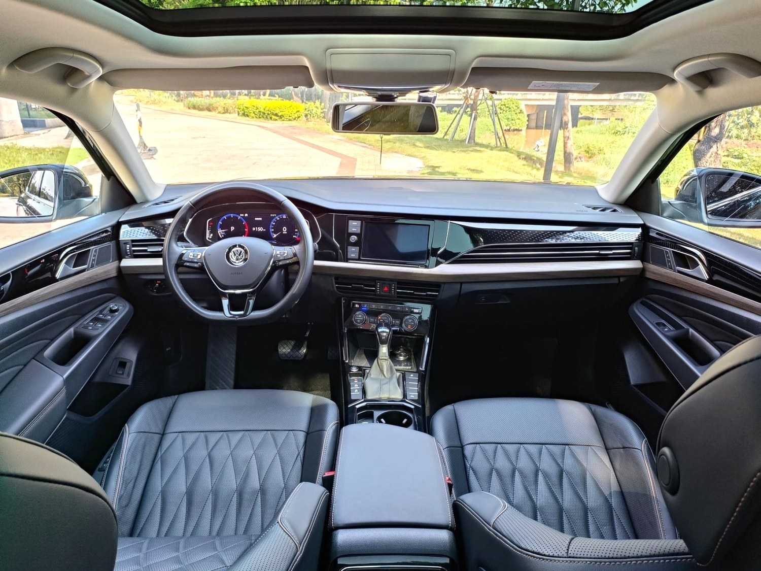 Volkswagen Passat 2019 car image #4