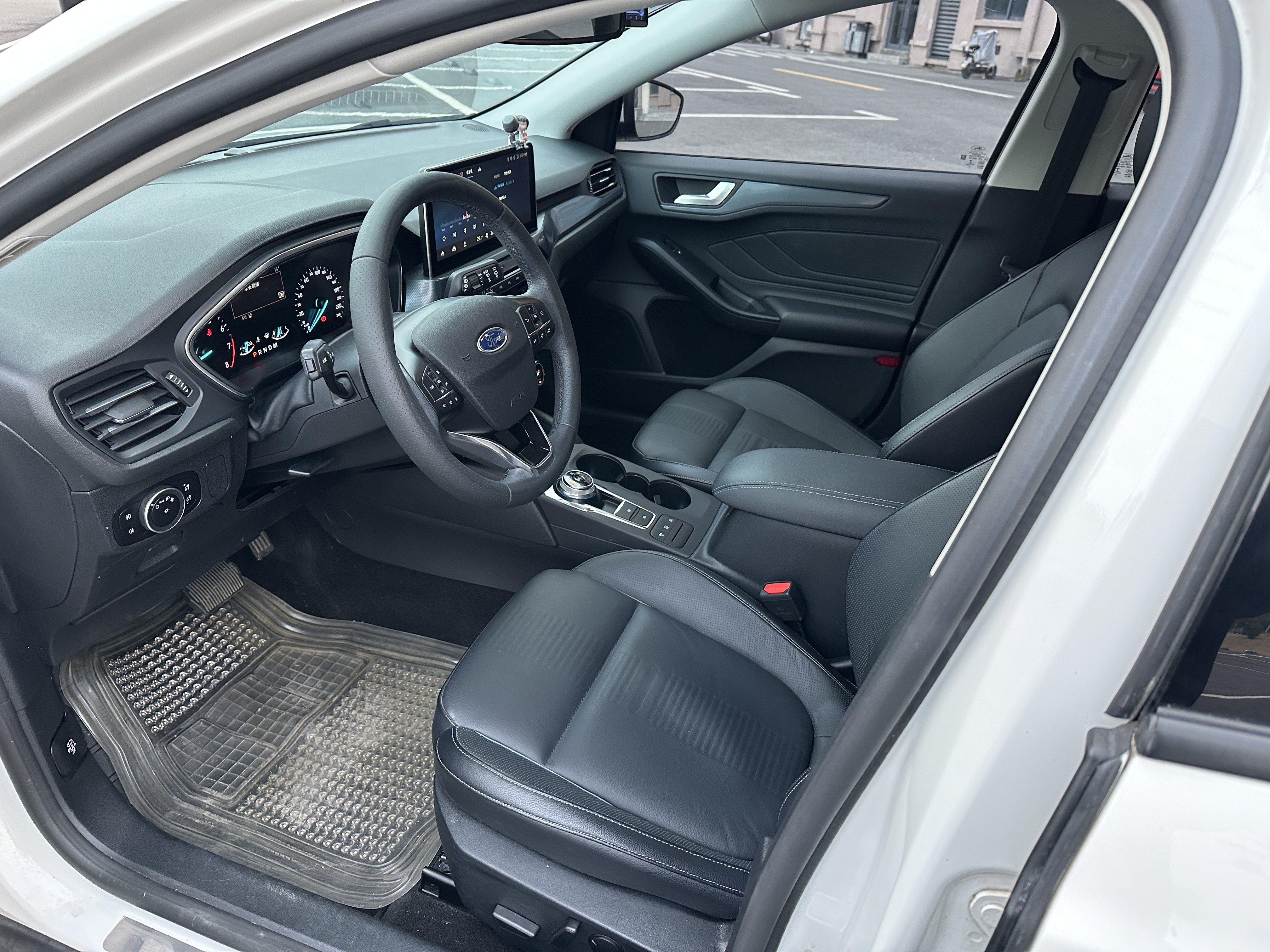 Ford Focus Active 2020 car image #4