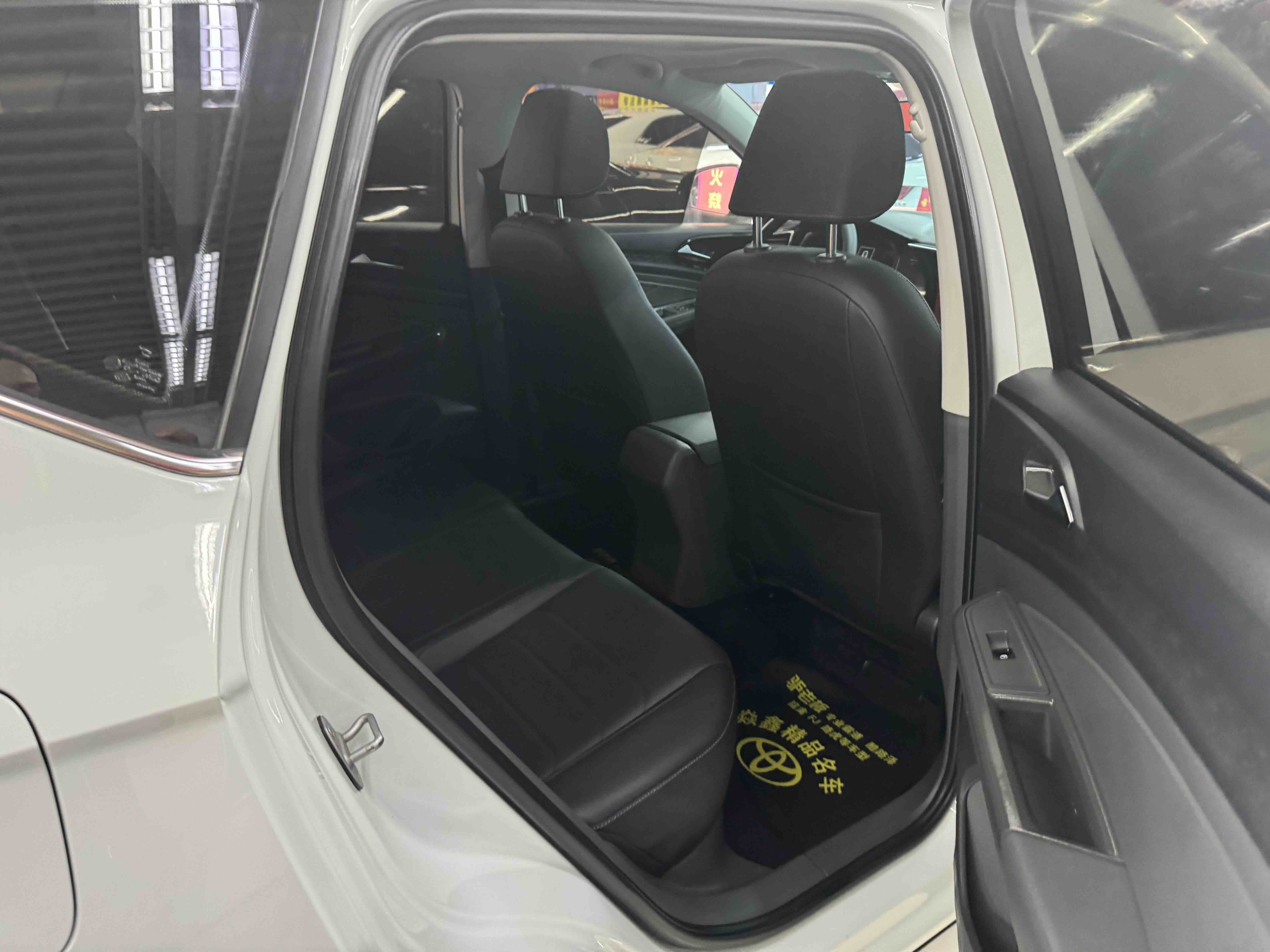 VS5 2019 car image #4