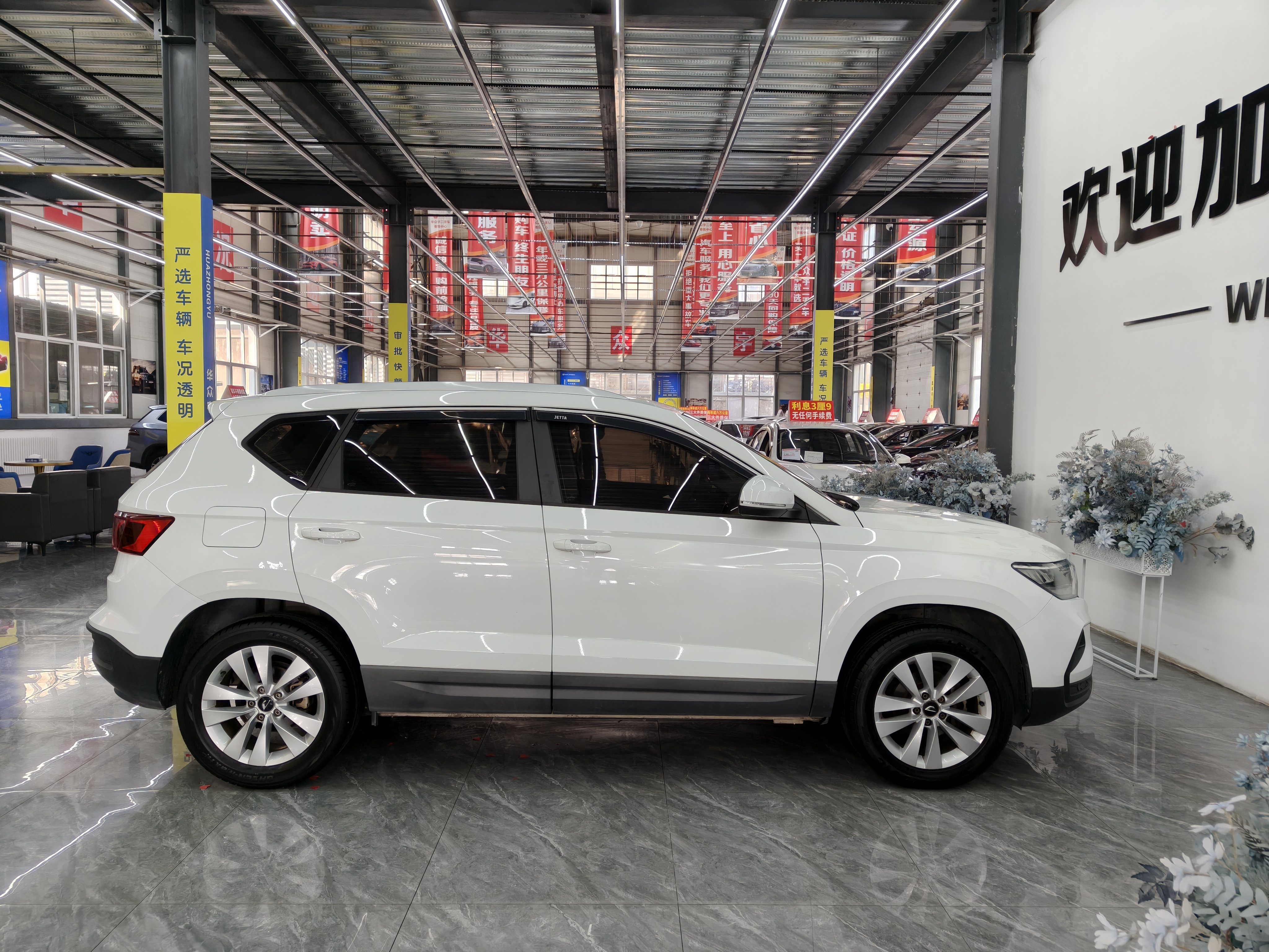 VS5 2019 car image #4