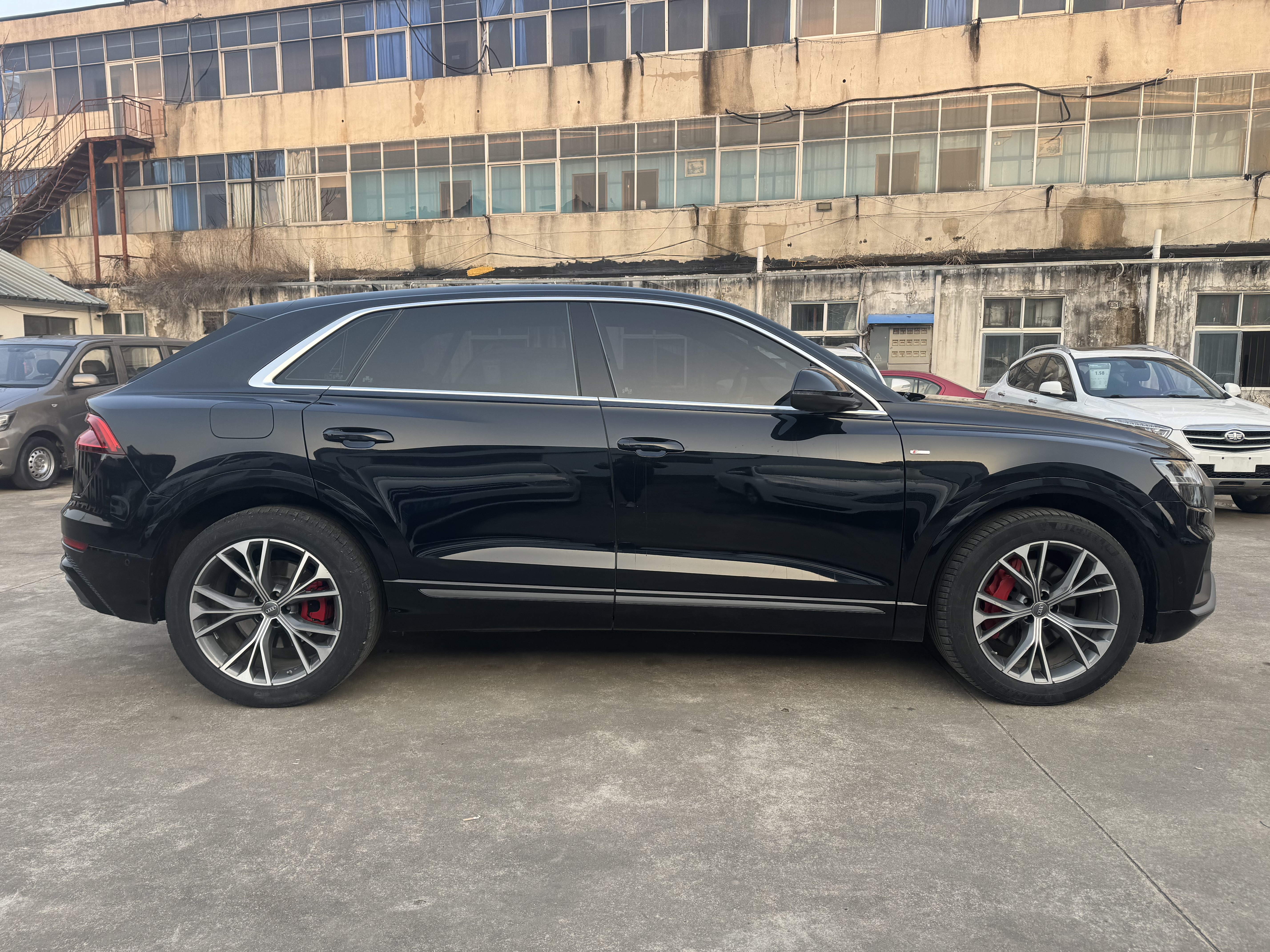 Audi Q8 2020 car image #4