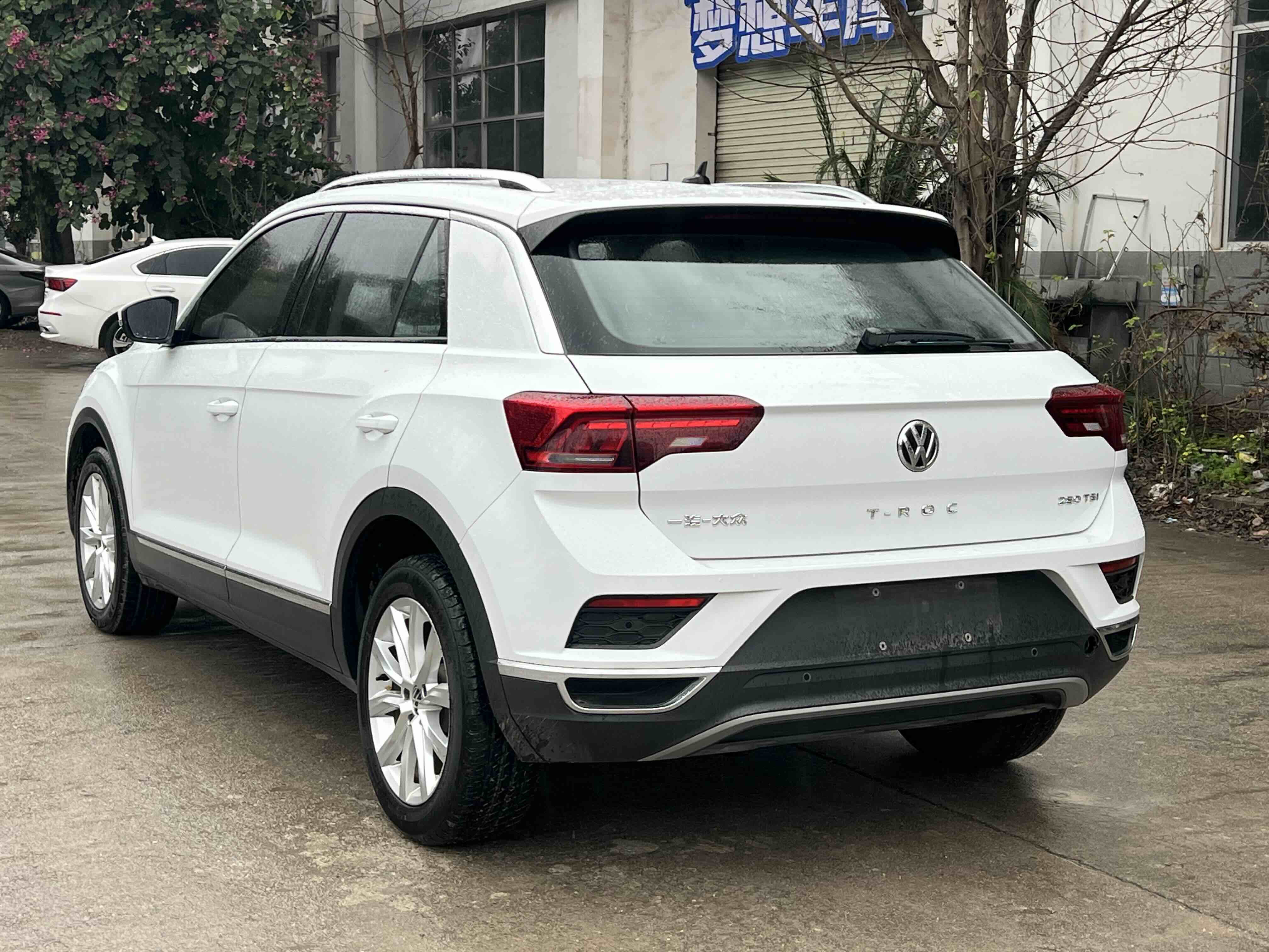 Volkswagen T-Roc 2021 car image #4