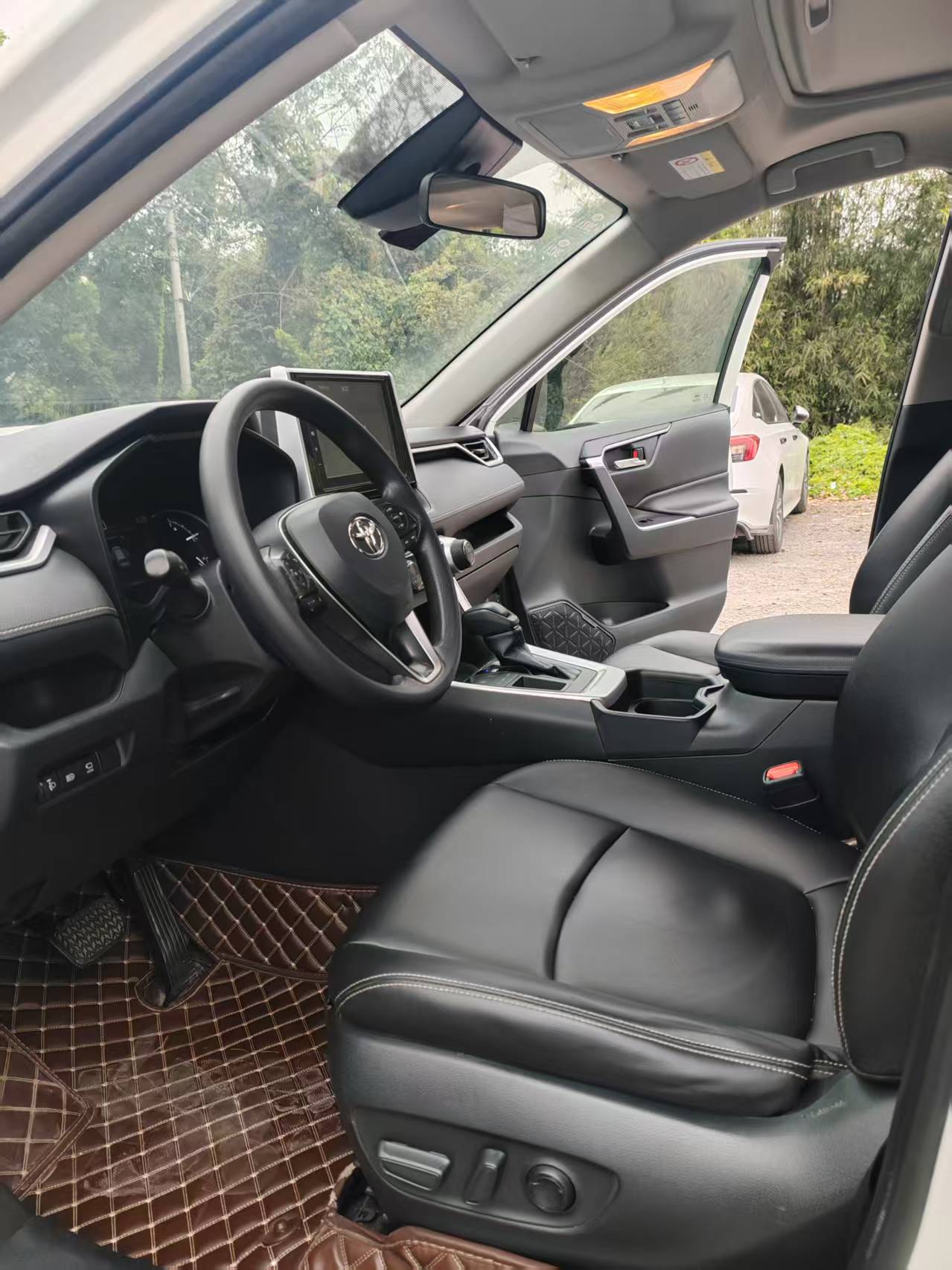 Toyota RAV4 2019 car image #4
