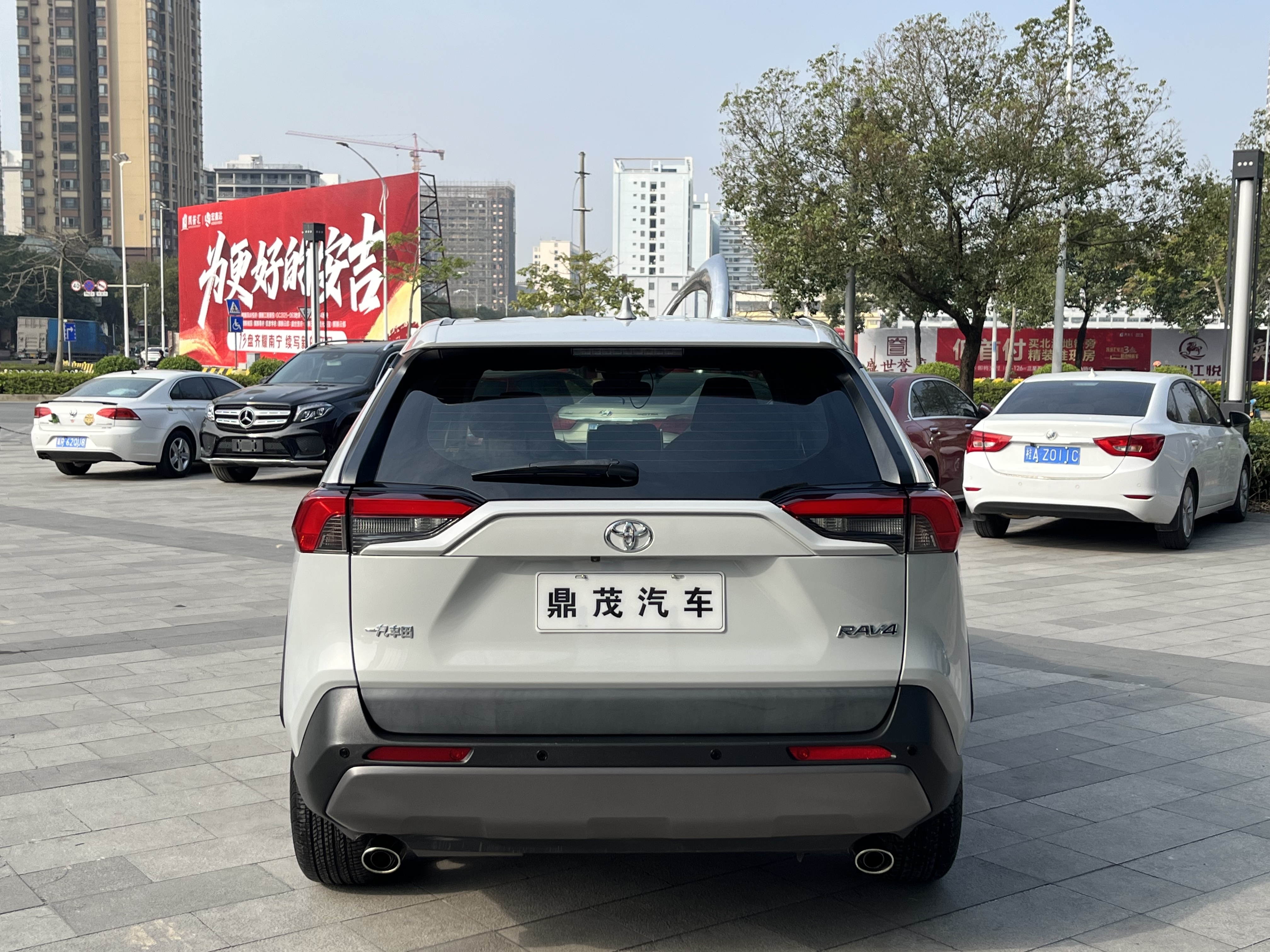 Toyota RAV4 2019 #4 Toyota RAV4 2019 car image #4